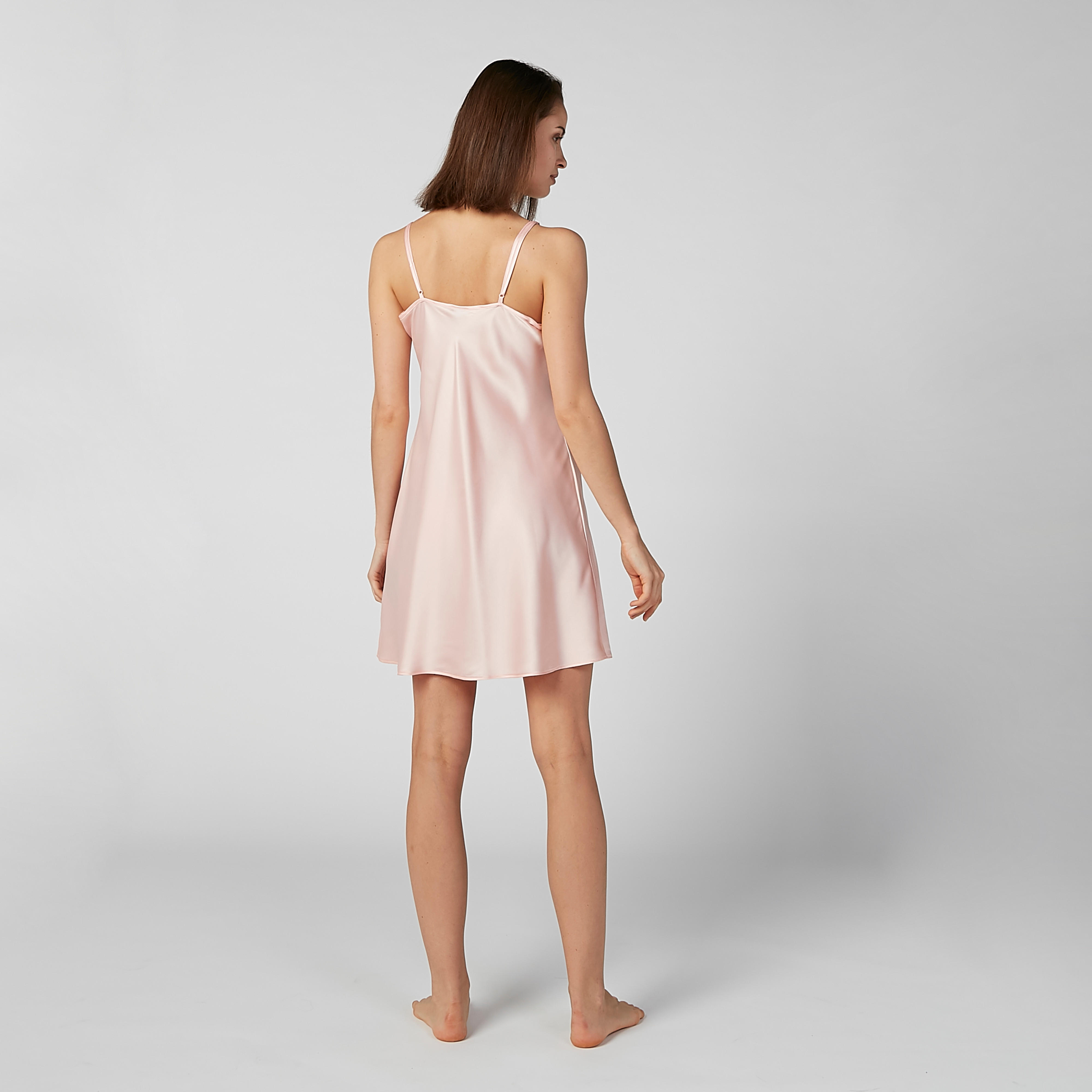 قميص نوم بياقة V وحمّالات رفيعة وتفاصيل دانتيل - طقم من قطعتين-women-clothing-nightwear-nighties-image-4