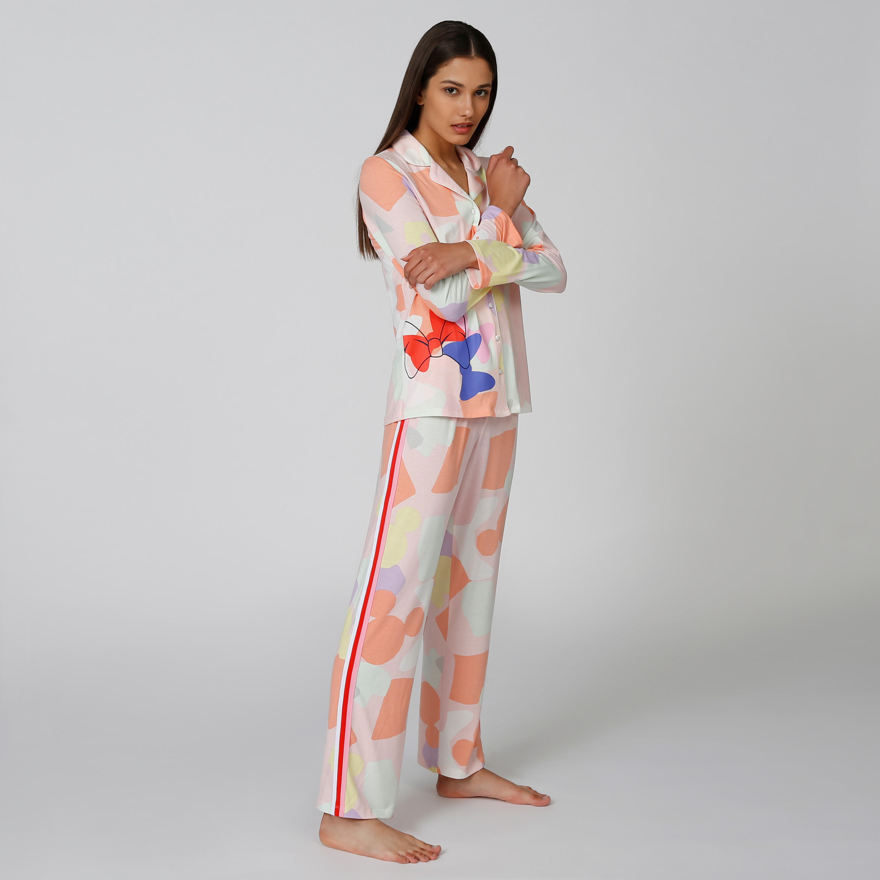 طقم بنطلون بيجاما بشريطة وقميص بطبعات ميني ماوس-women-clothing-nightwear-pyjamas-longsets-image-3