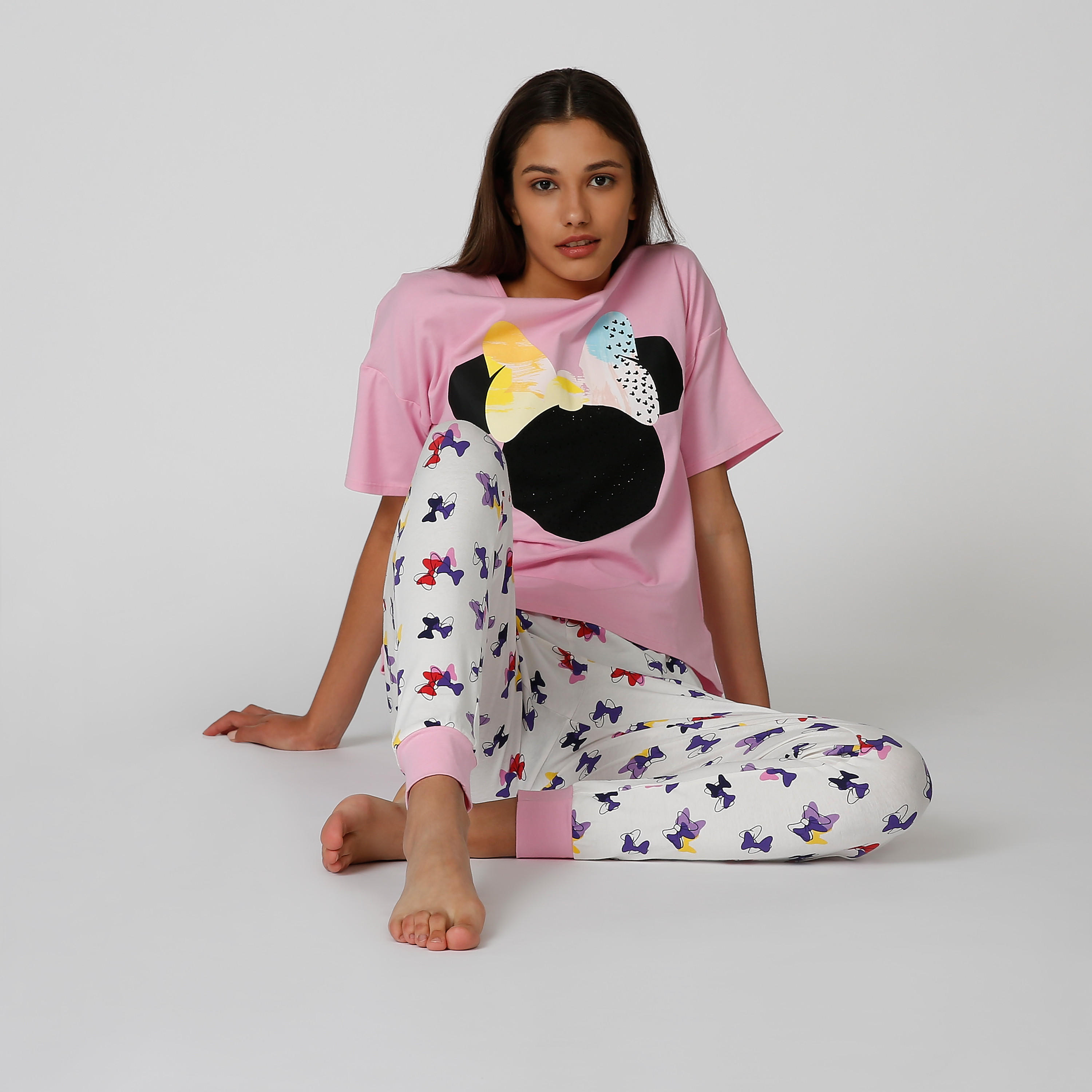 طقم بنطلون رياضي وتيشيرت بياقة مستديرة وطبعات-women-clothing-nightwear-pyjamas-longsets-image-1