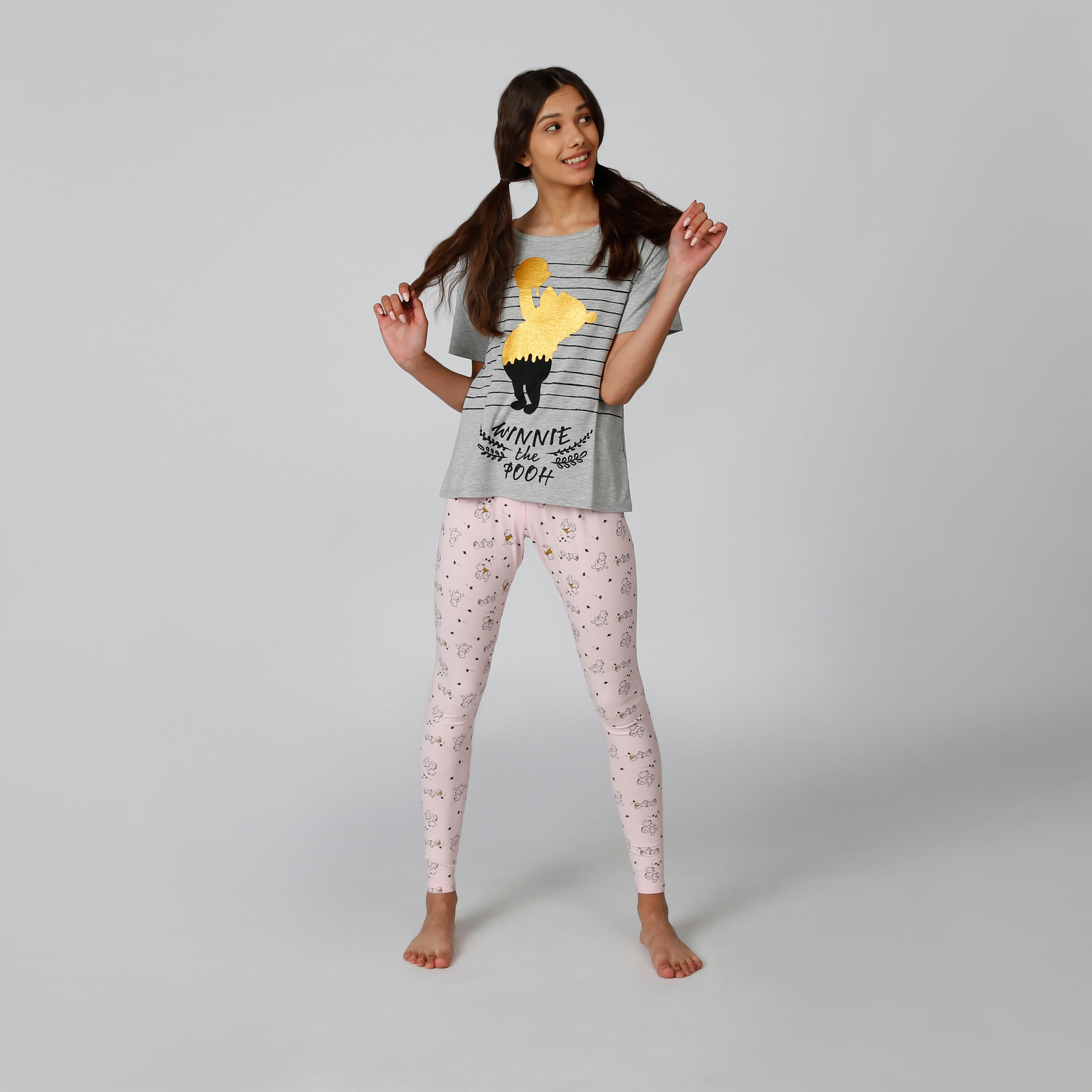 طقم بنطلون بيجاما وتيشيرت بياقة مستديرة وطبعات ويني ذا بو-women-clothing-nightwear-pyjamas-longsets-image-1