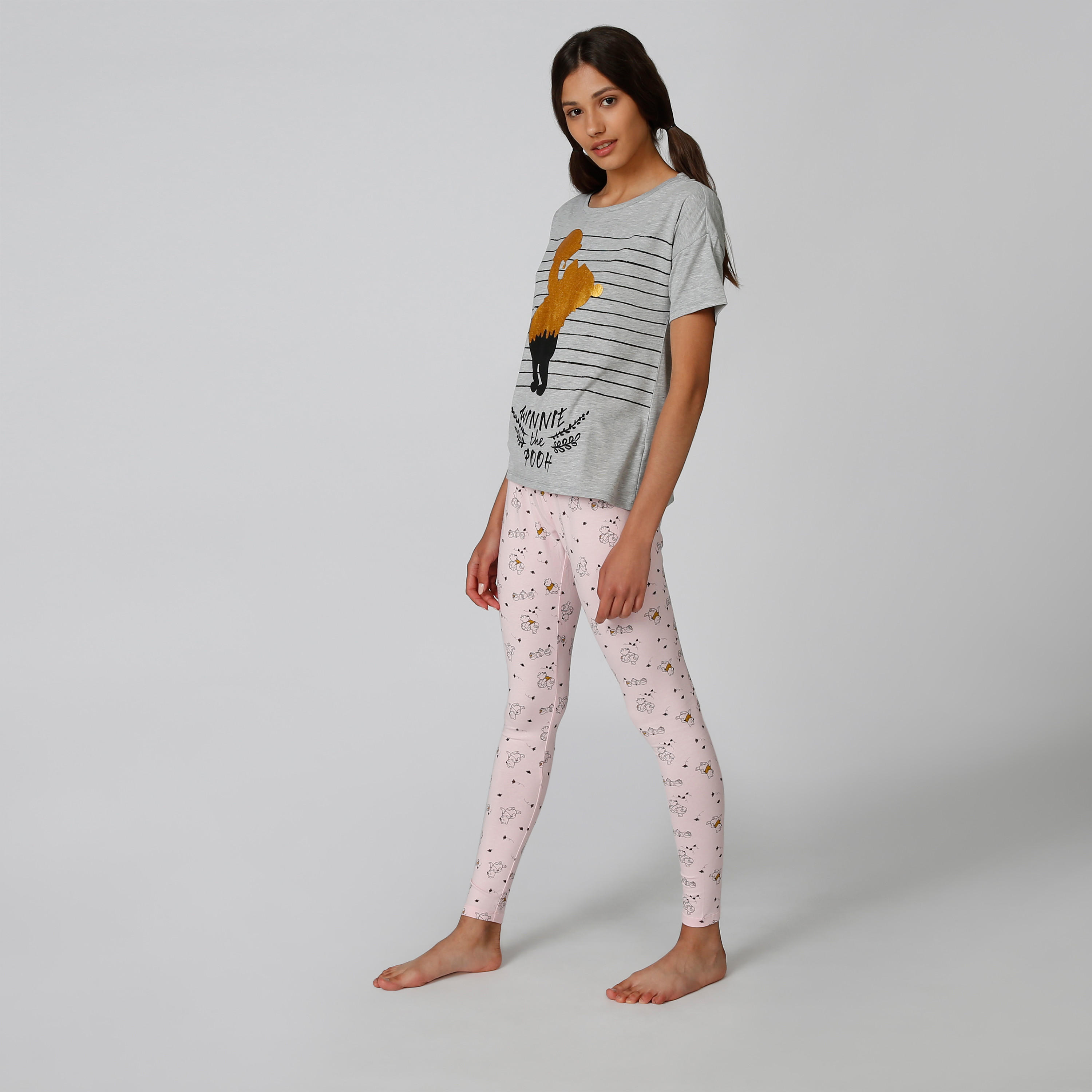 طقم بنطلون بيجاما وتيشيرت بياقة مستديرة وطبعات ويني ذا بو-women-clothing-nightwear-pyjamas-longsets-image-3