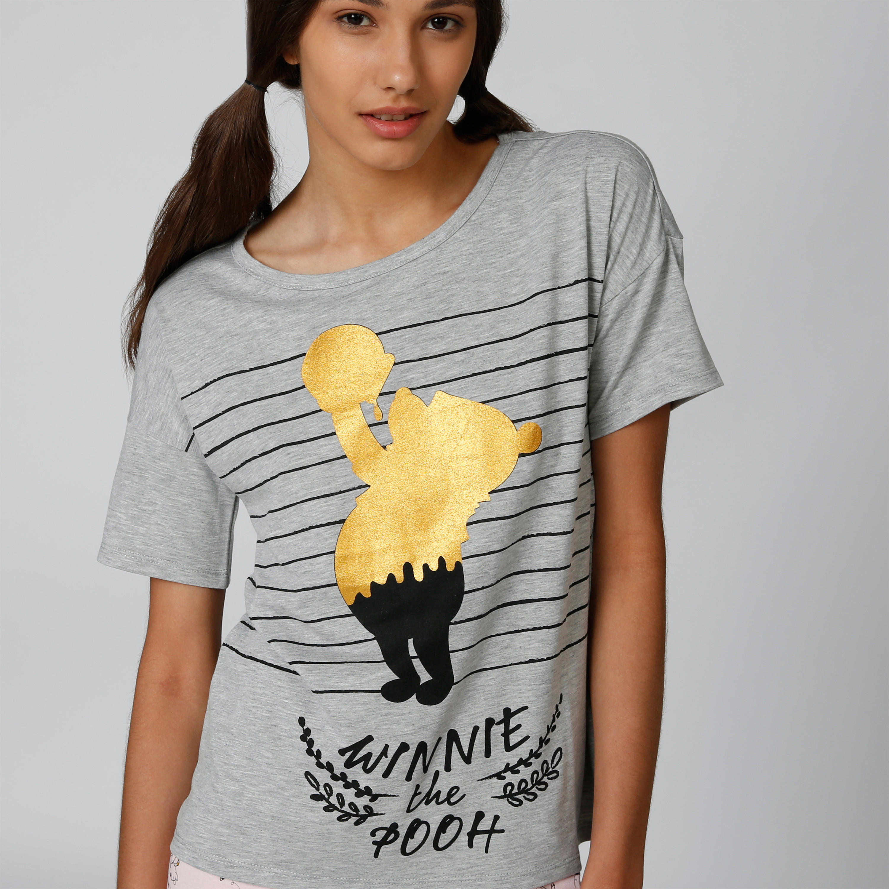 طقم بنطلون بيجاما وتيشيرت بياقة مستديرة وطبعات ويني ذا بو-women-clothing-nightwear-pyjamas-longsets-image-5