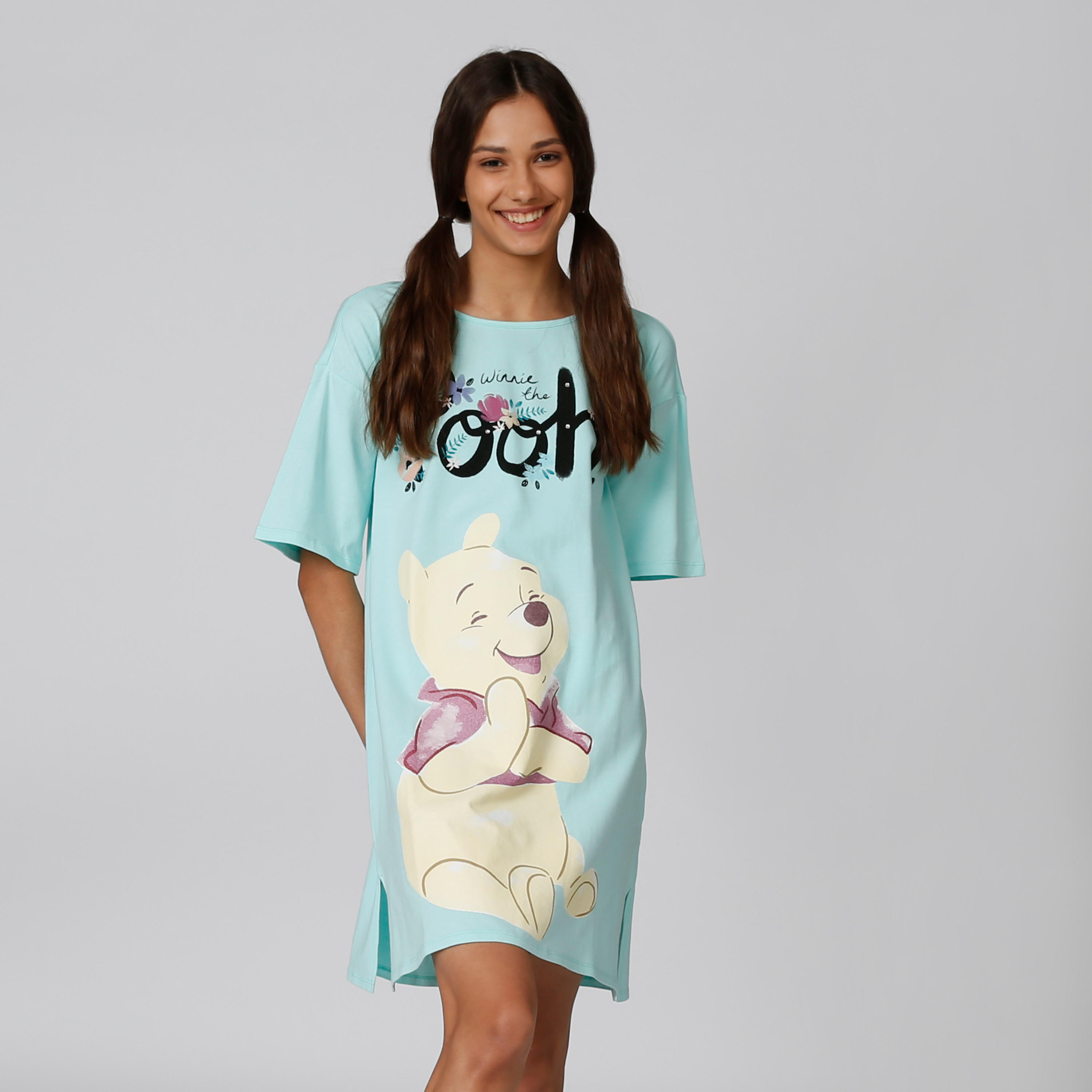 قميص نوم بياقة مستديرة وأكمام قصيرة وطبعات ويني ذا بو-women-clothing-nightwear-nighties-image-1