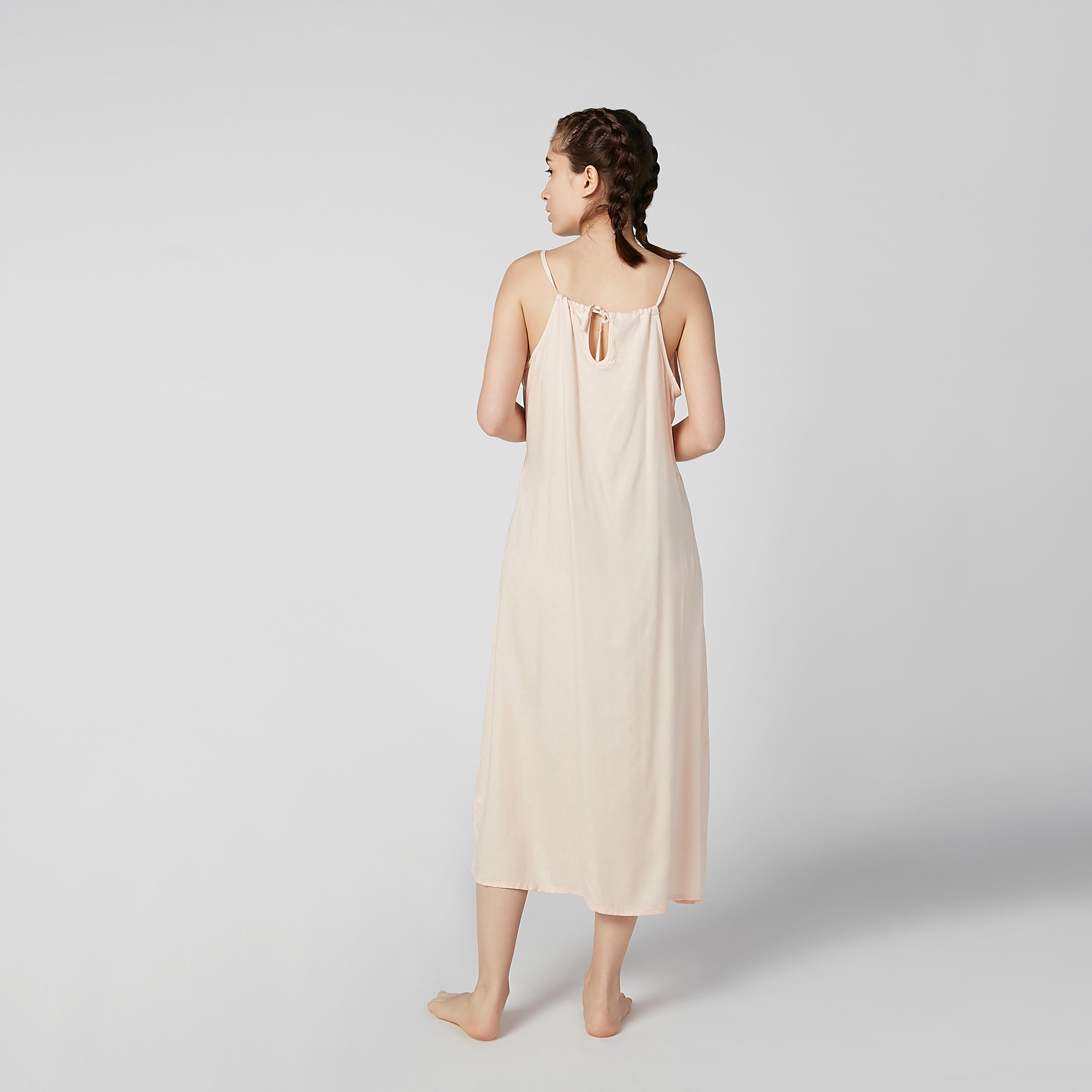 قميص نوم ماكسي سادة بياقة عميقة وتفاصيل دانتيل-women-clothing-nightwear-nighties-image-3
