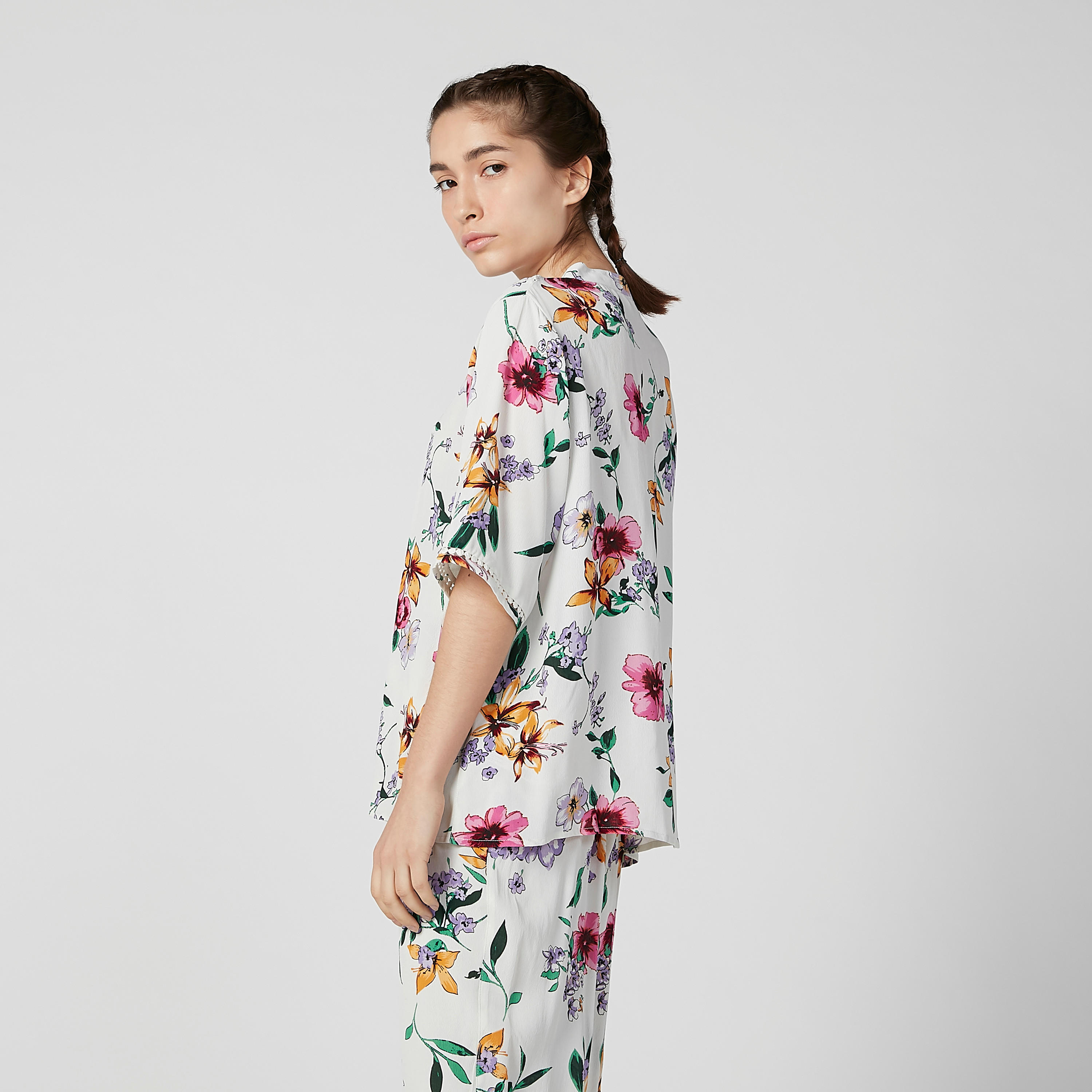 طقم بنطلون بيجاما طويل وبلوزة بياقة مستديرة وطبعات زهرية-women-clothing-nightwear-pyjamas-longsets-image-2