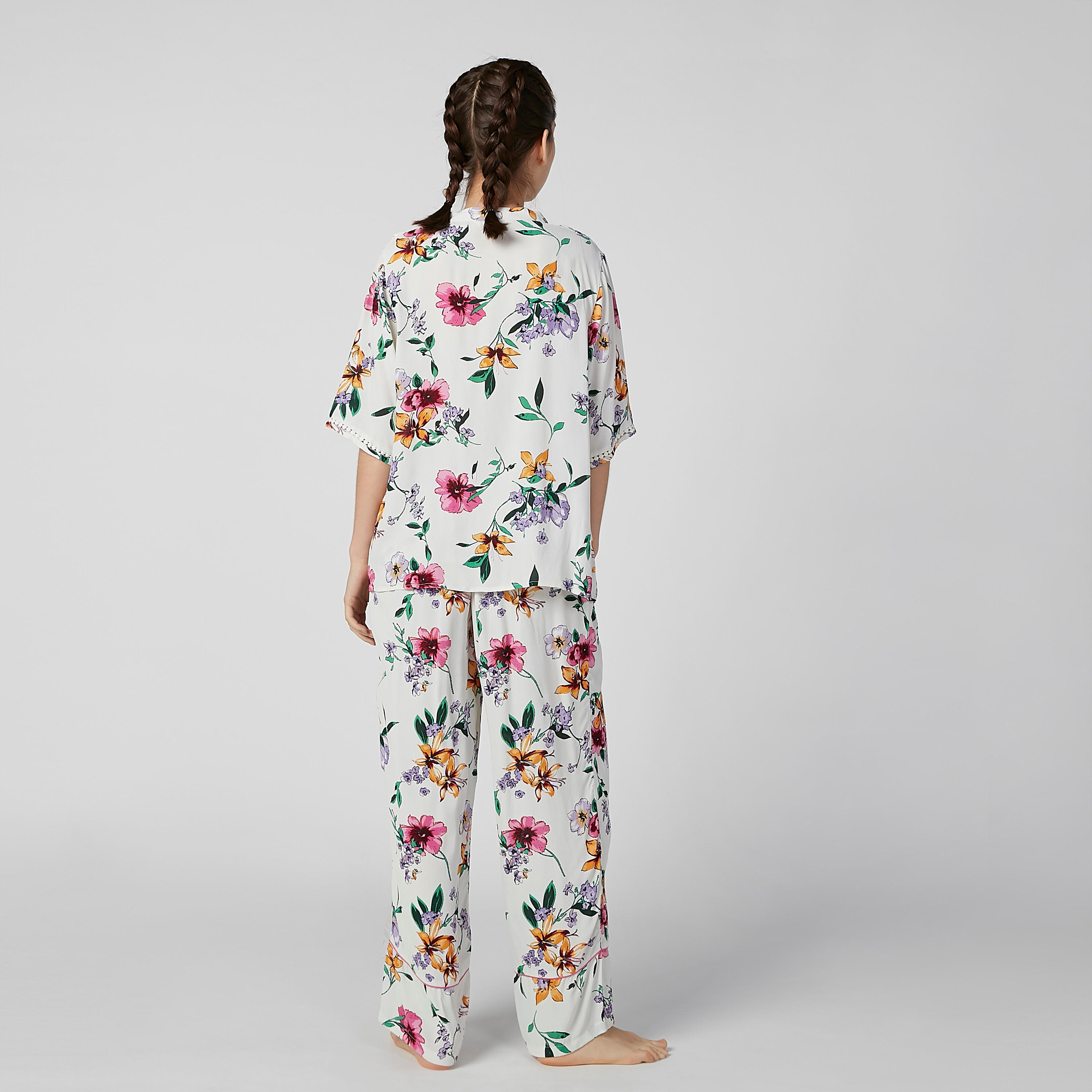 طقم بنطلون بيجاما طويل وبلوزة بياقة مستديرة وطبعات زهرية-women-clothing-nightwear-pyjamas-longsets-image-3