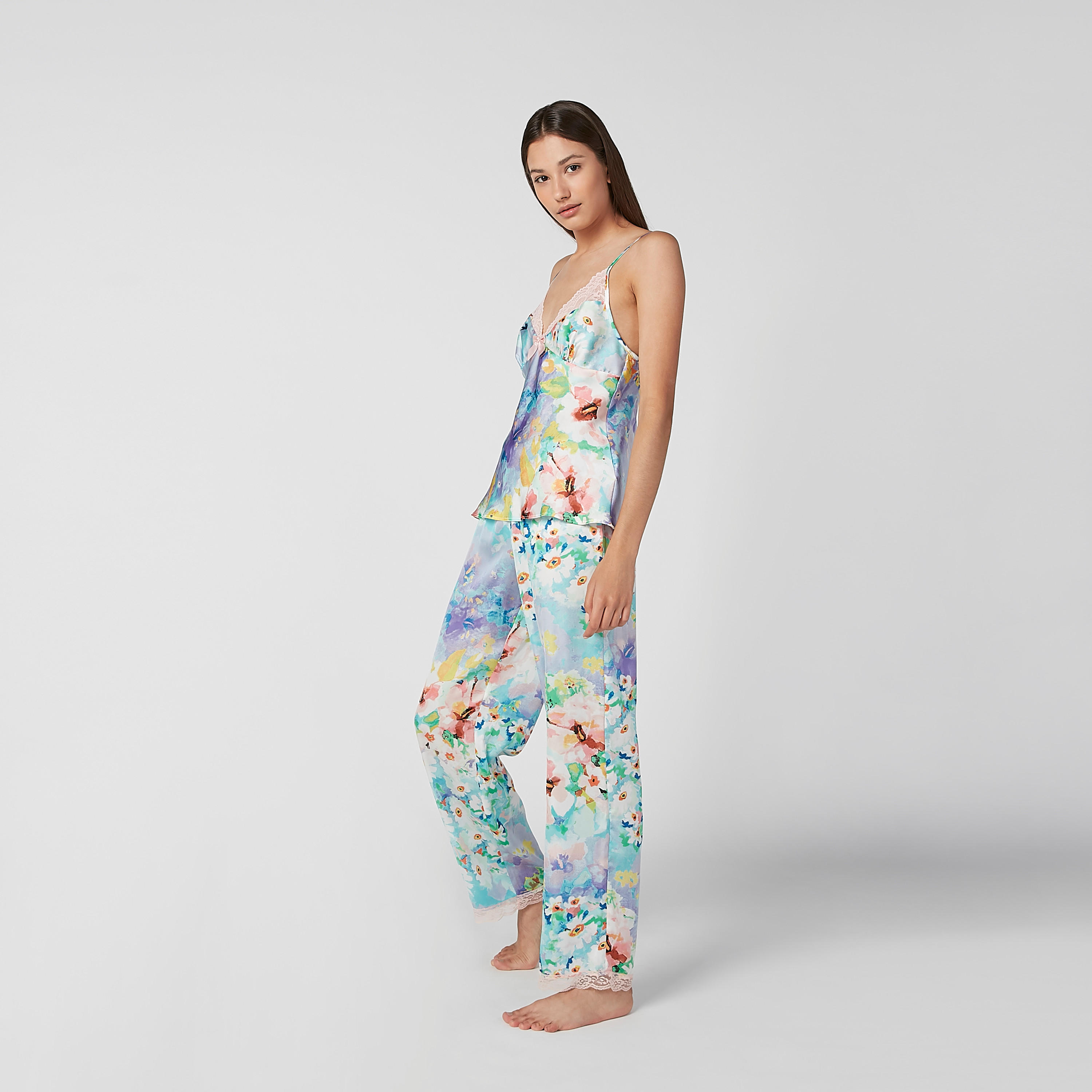 طقم بنطلون بيجاما وبلوزة دون أكمام بتفاصيل دانتيل وطبعات-women-clothing-nightwear-pyjamas-longsets-image-1