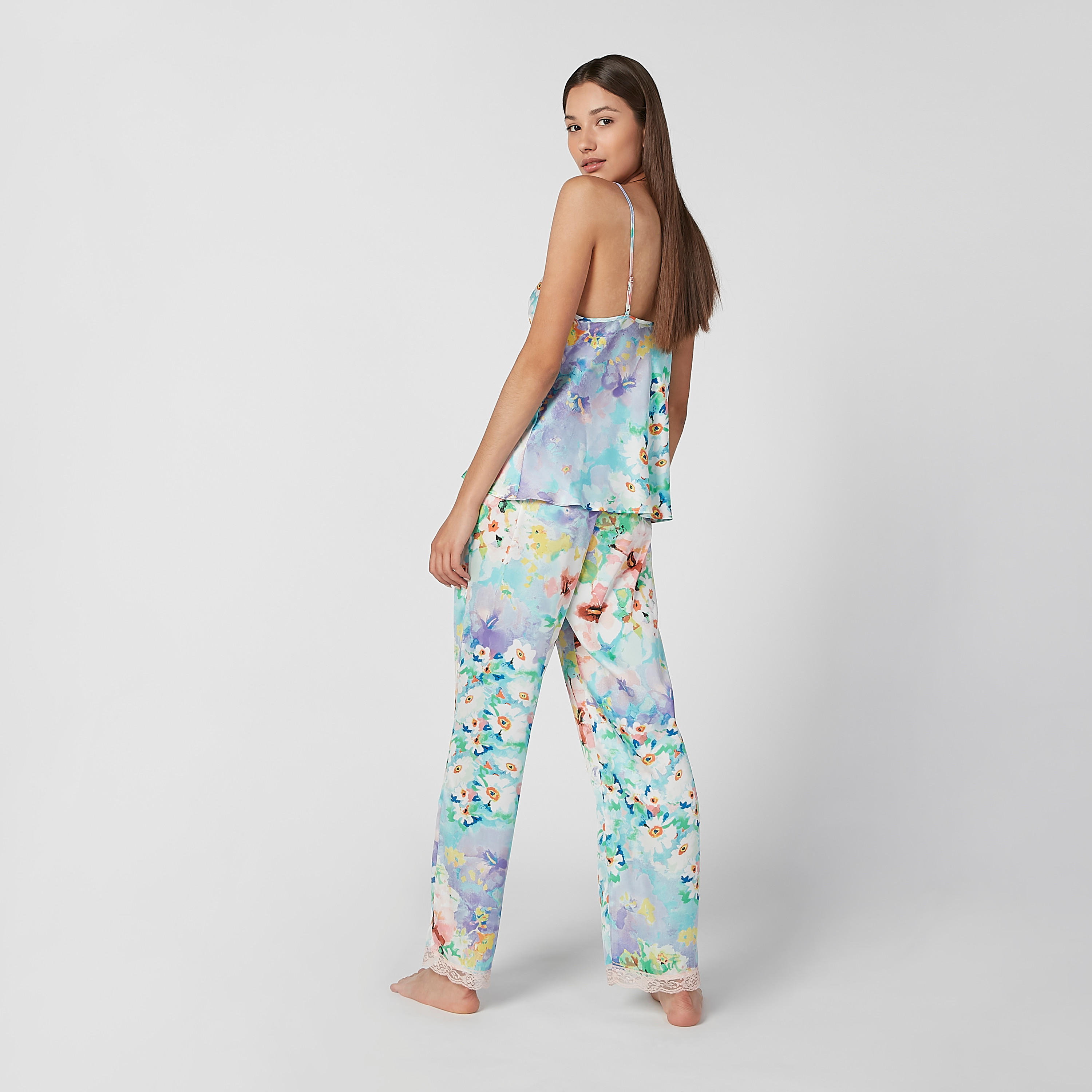 طقم بنطلون بيجاما وبلوزة دون أكمام بتفاصيل دانتيل وطبعات-women-clothing-nightwear-pyjamas-longsets-image-2
