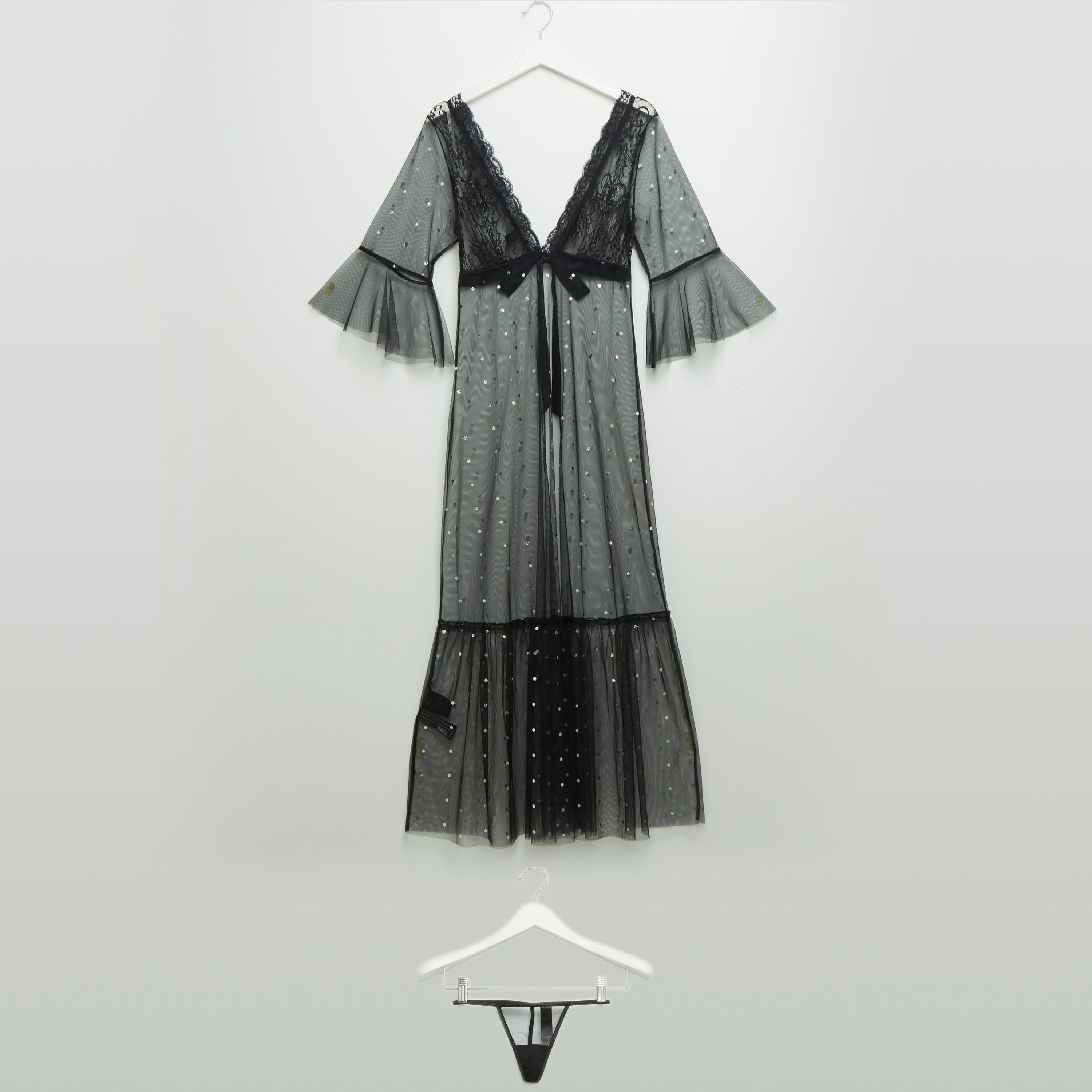 قميص نوم ماكسي دانتيل بتفاصيل ترتر مع ثونج-women-clothing-nightwear-nighties-image-1