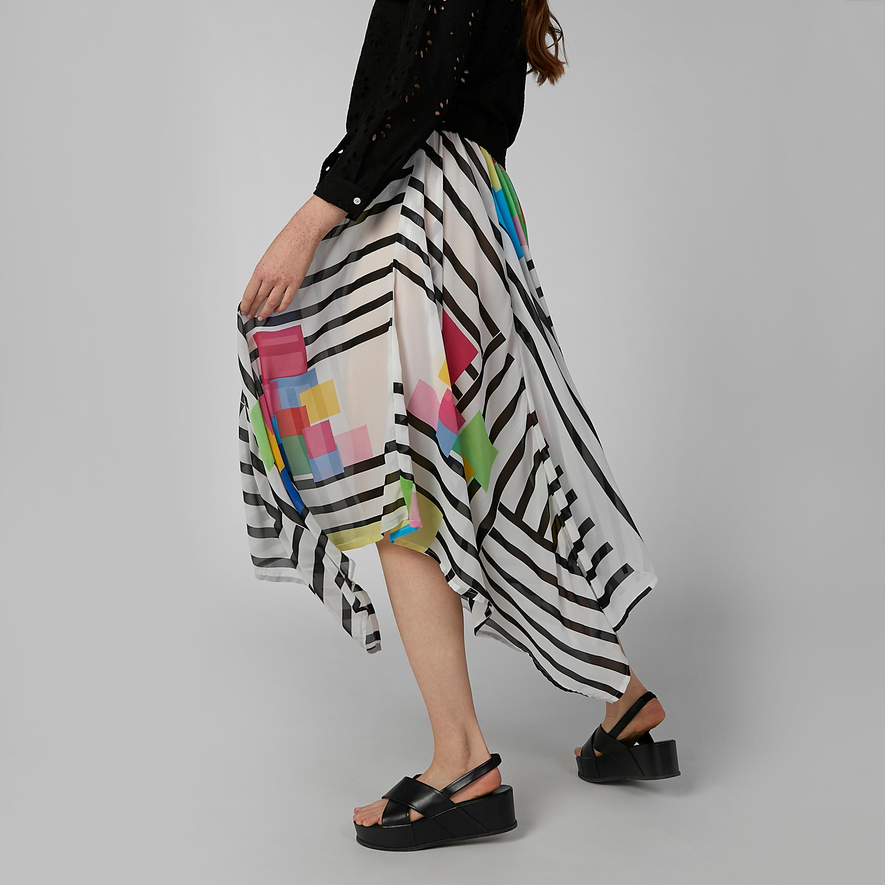 تنورة ميدي مطبوعة مع حواف غير متساوية وخصر مطاطي-women-clothing-bottoms-skirts-image-1