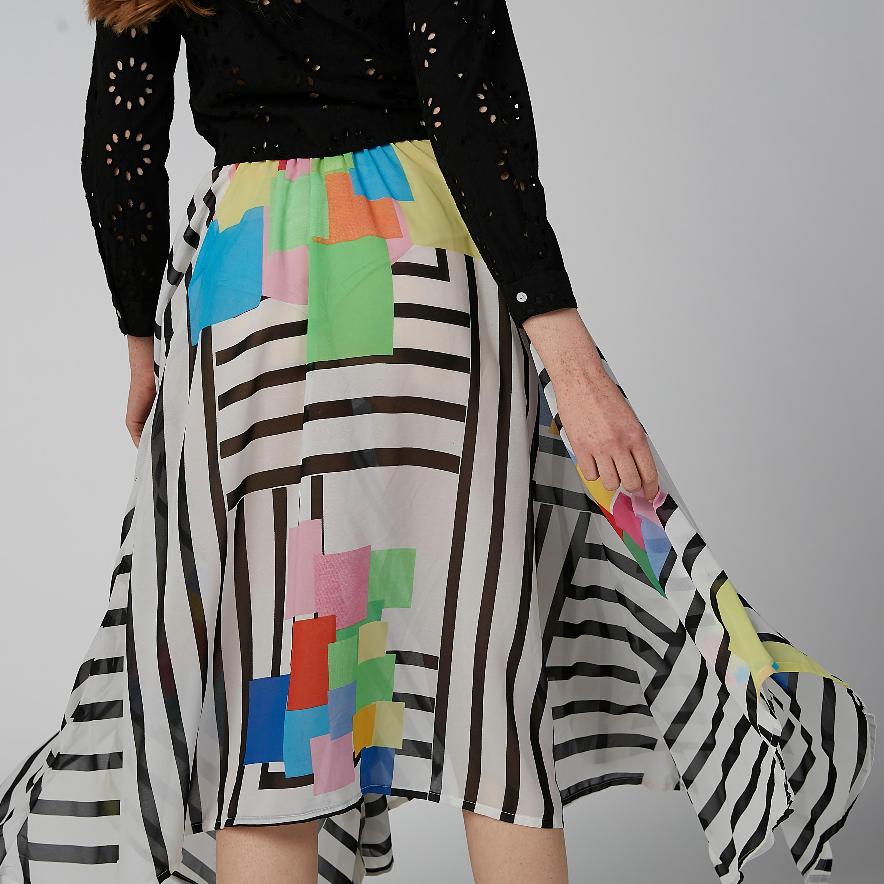 تنورة ميدي مطبوعة مع حواف غير متساوية وخصر مطاطي-women-clothing-bottoms-skirts-image-3