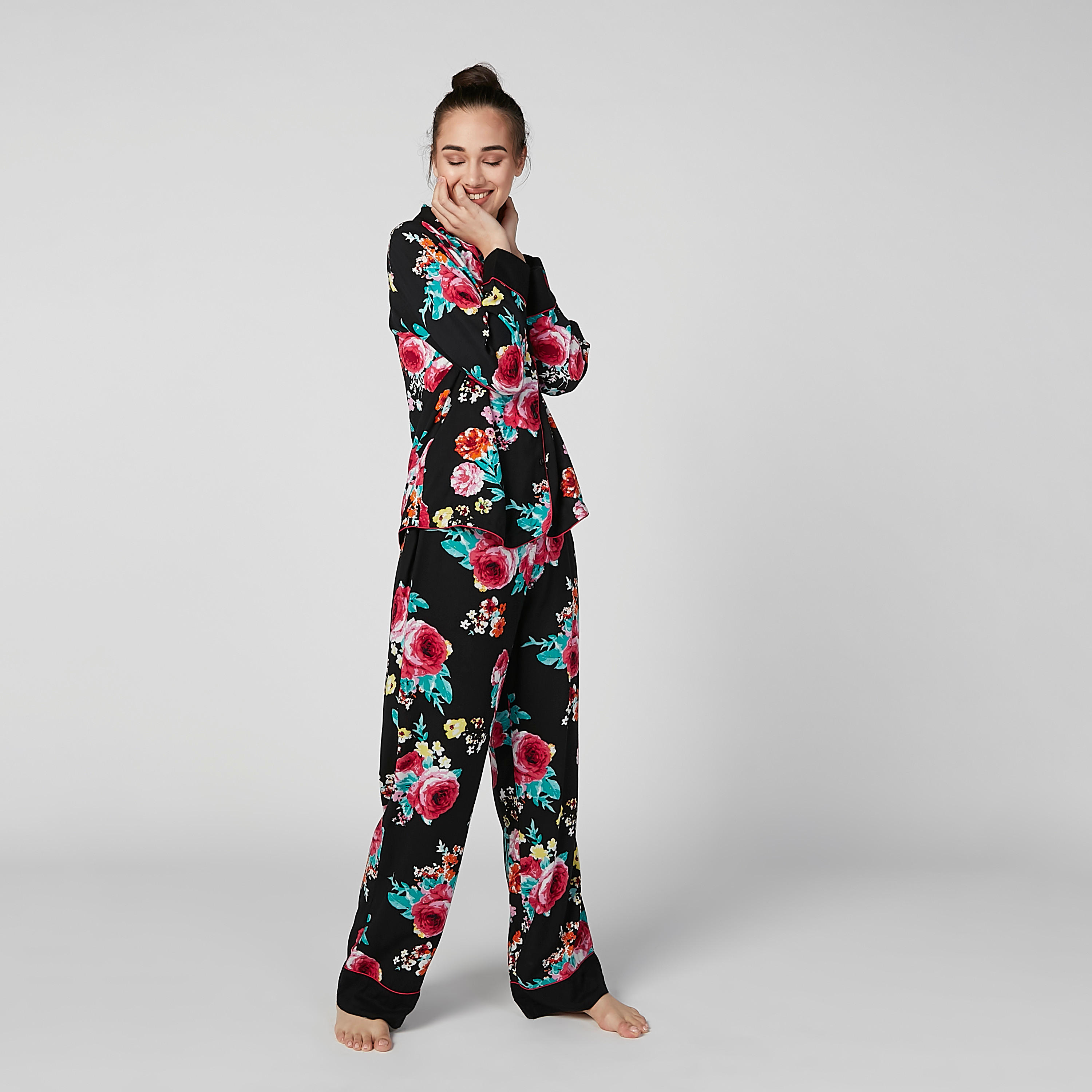 طقم بنطال بيجاما طويل وقميص بأكمام طويلة وطبعات زهرية-women-clothing-nightwear-pyjamas-longsets-image-1