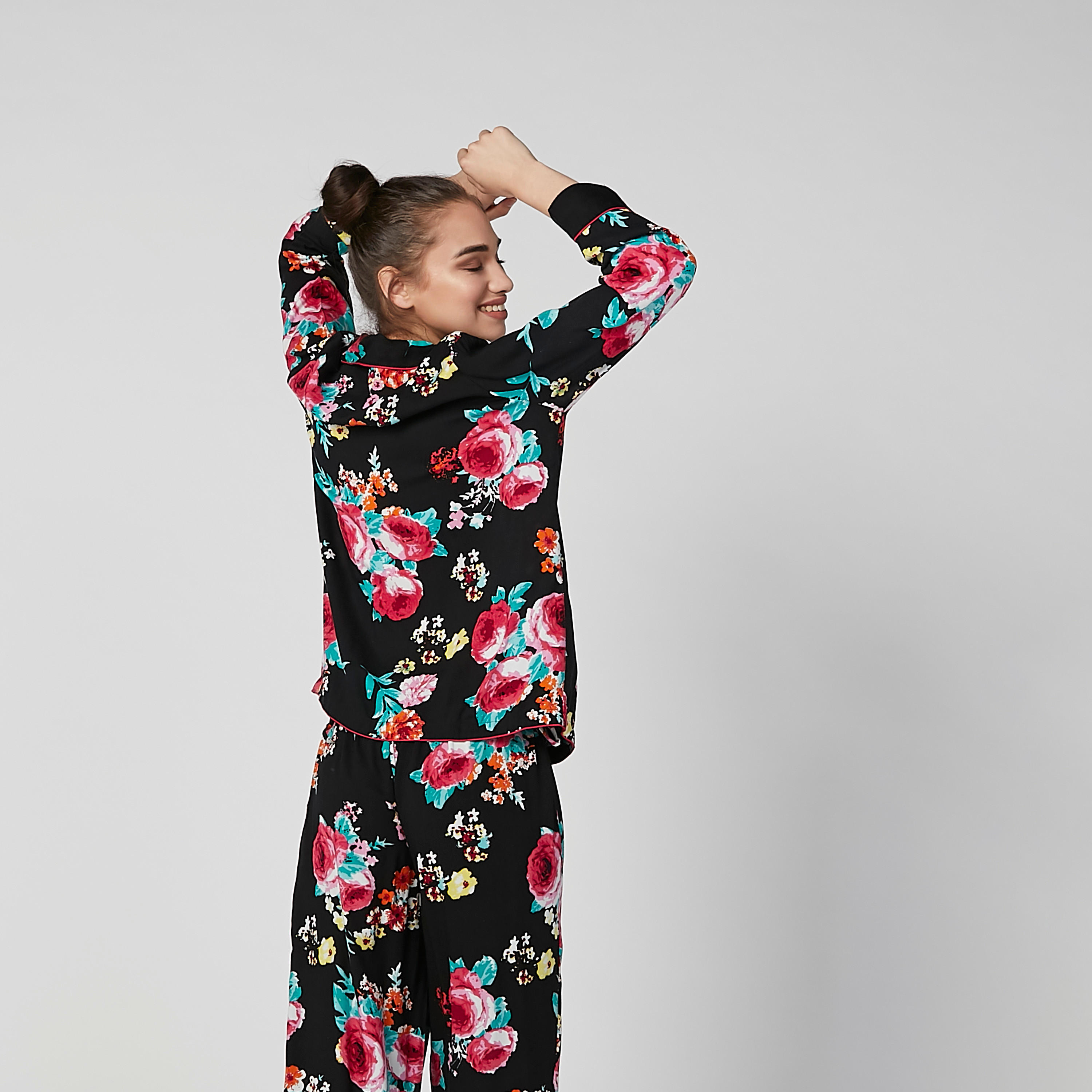 طقم بنطال بيجاما طويل وقميص بأكمام طويلة وطبعات زهرية-women-clothing-nightwear-pyjamas-longsets-image-5
