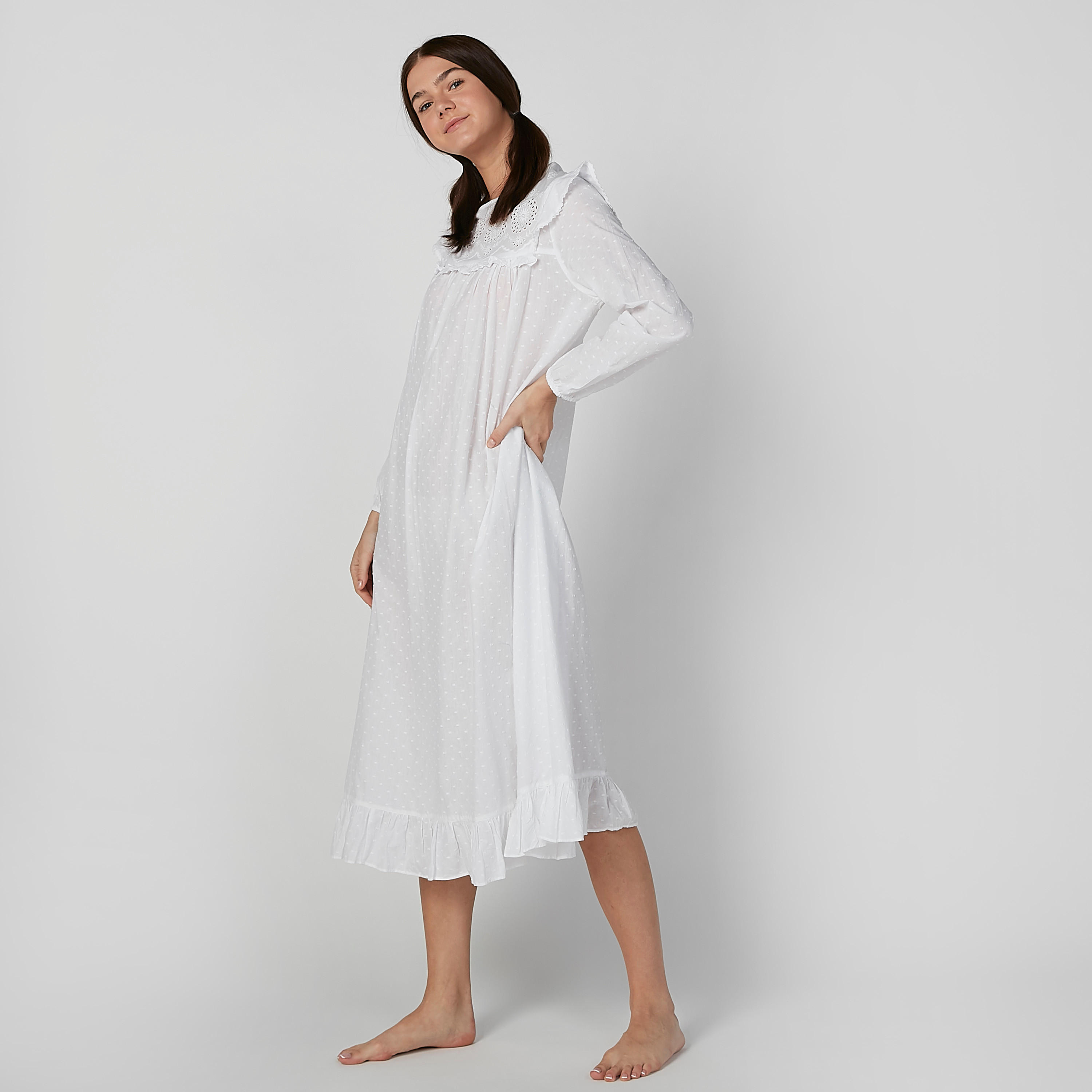 قميص نوم شيفلي سادة بأكمام طويلة وتفاصيل كشكش-women-clothing-nightwear-nighties-image-2