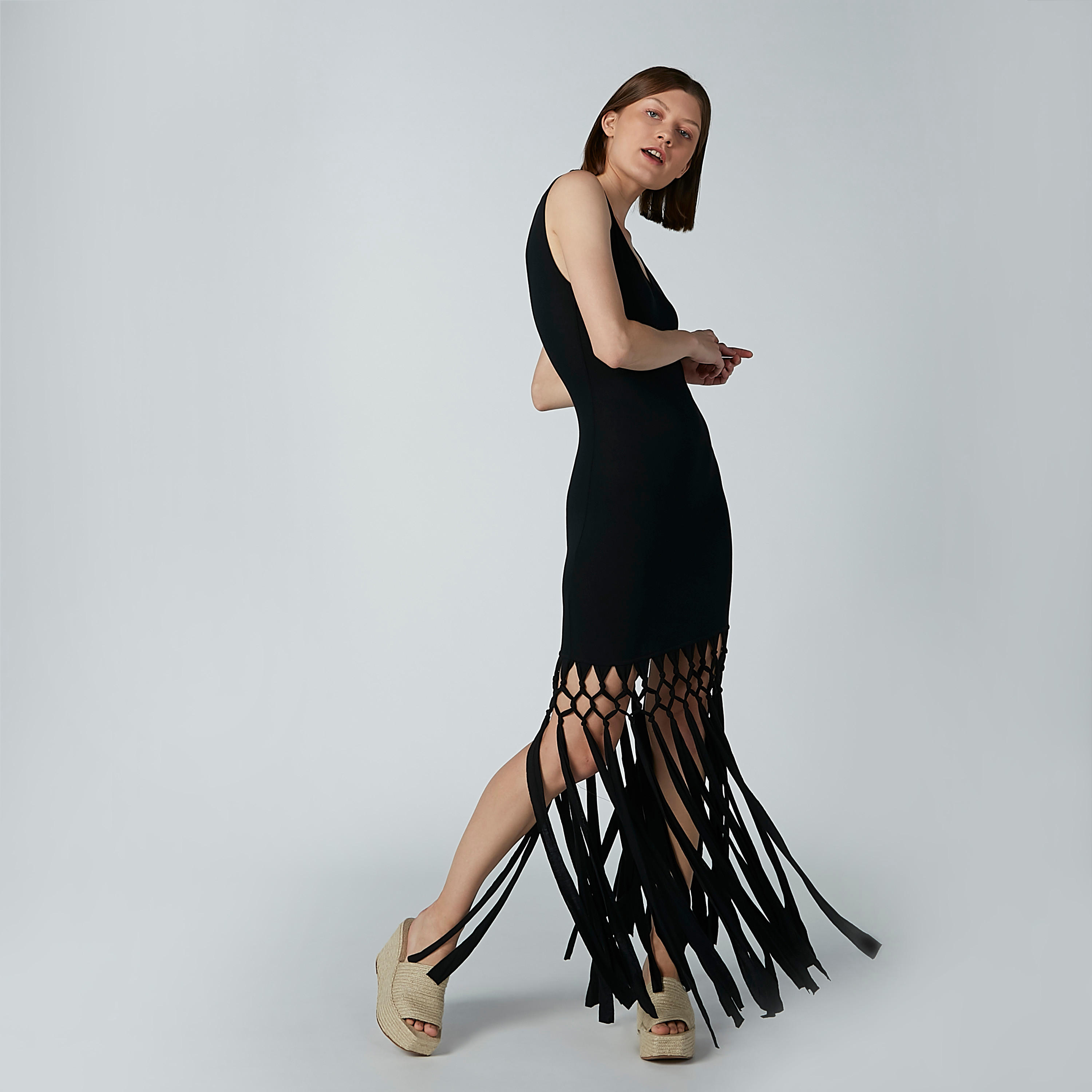 فستان ميدي سادة دون أكمام بياقة V وشُرّابات-women-clothing-dresses-image-1