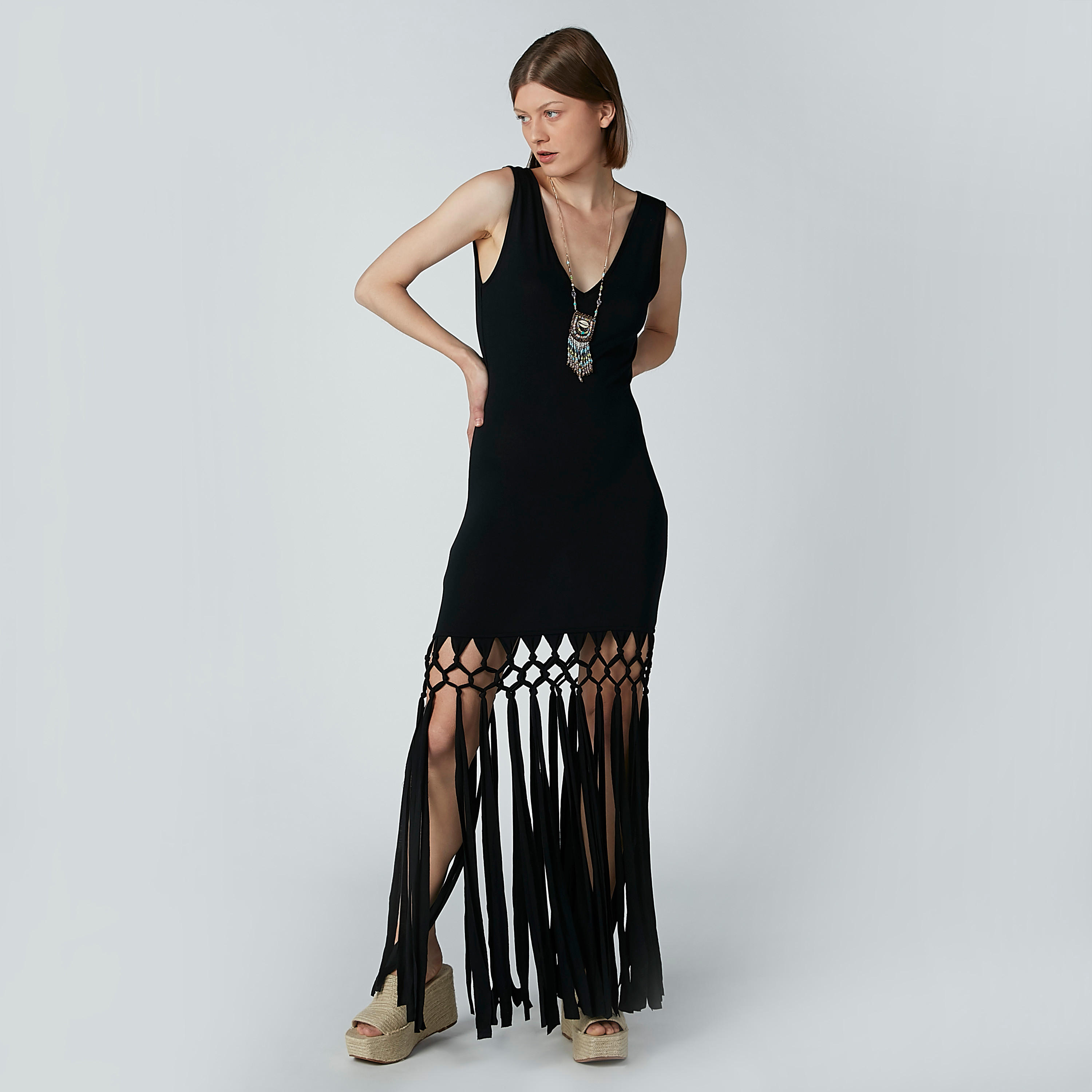فستان ميدي سادة دون أكمام بياقة V وشُرّابات-women-clothing-dresses-image-3