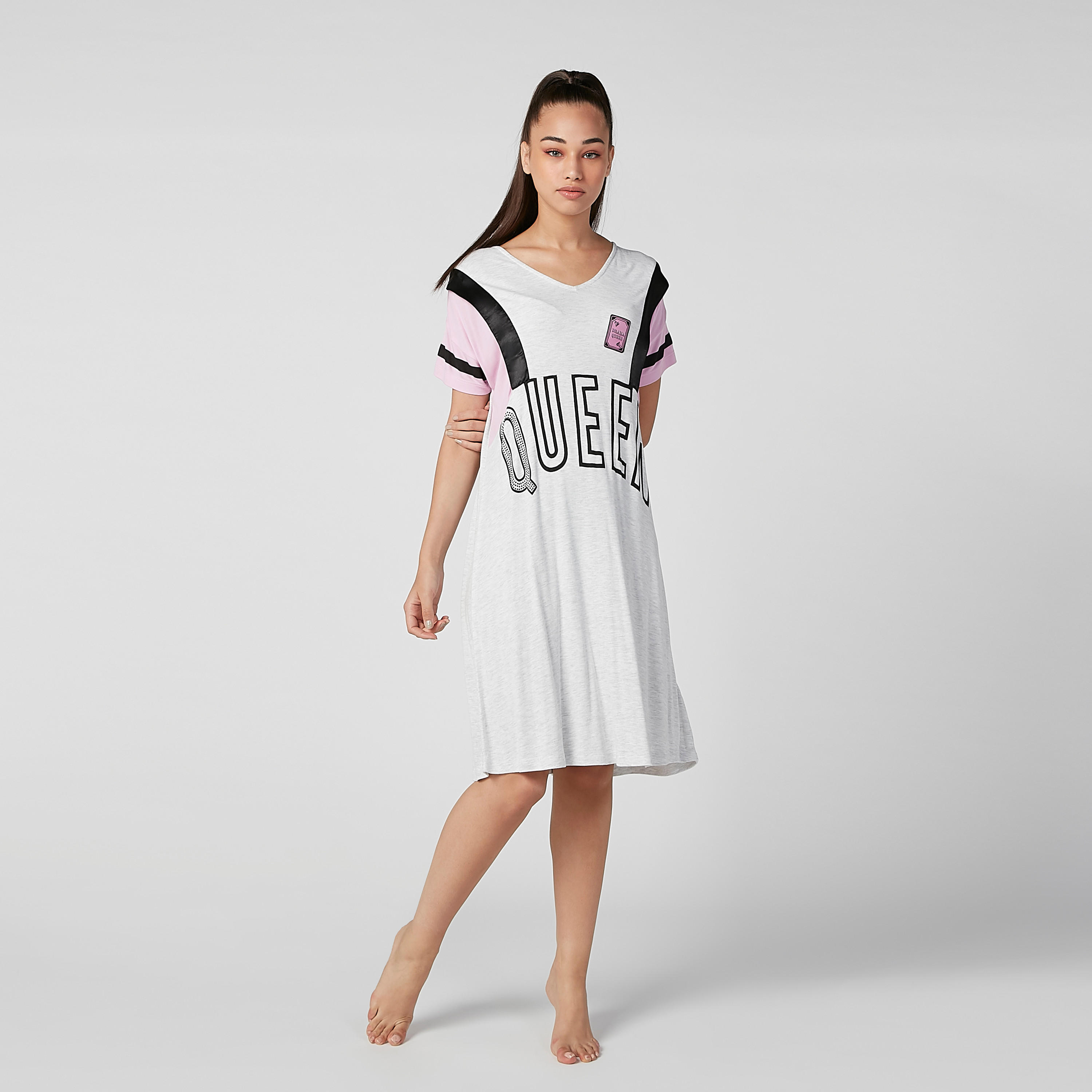 قميص نوم بياقة V وأكمام قصيرة وطبعات-women-clothing-nightwear-nighties-image-1