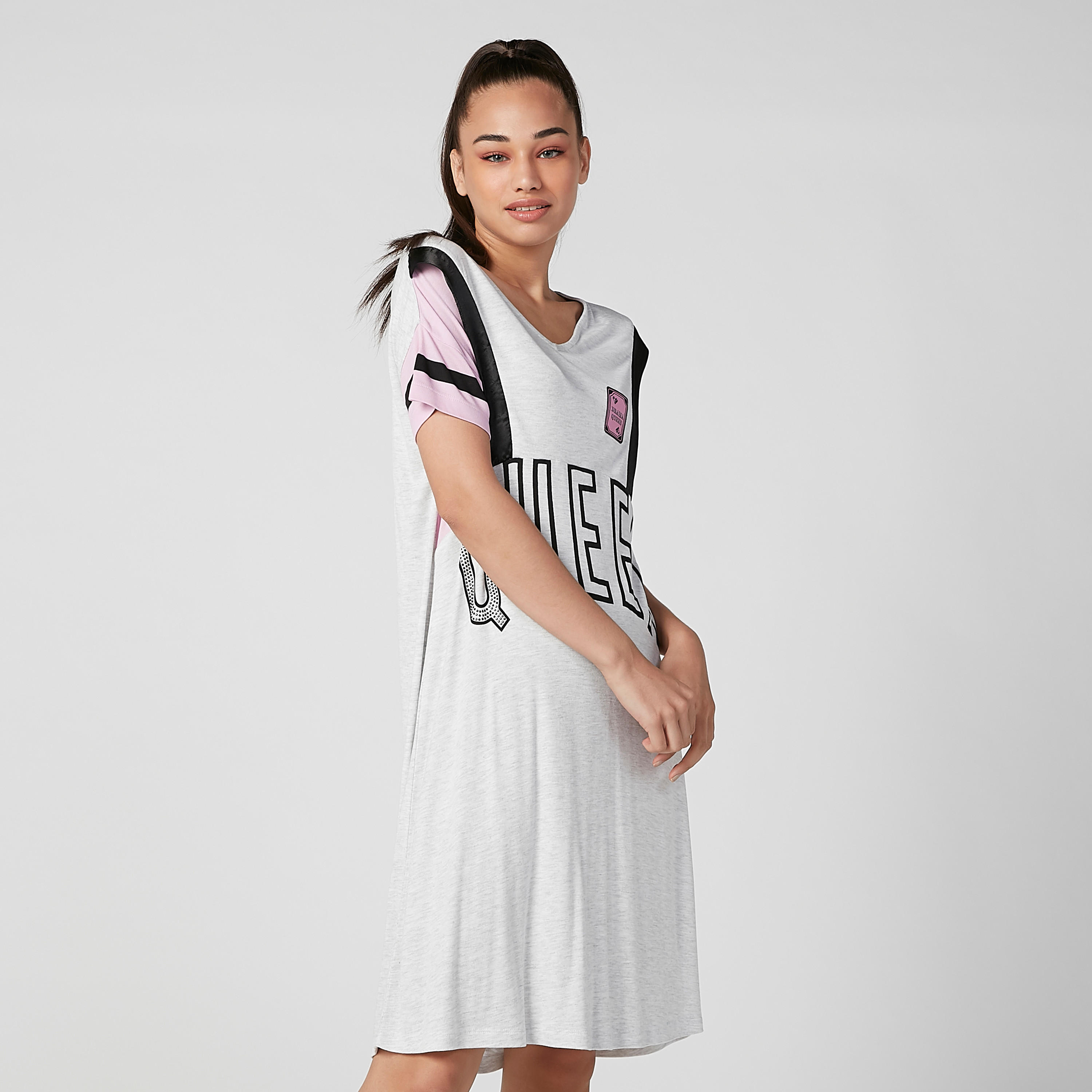 قميص نوم بياقة V وأكمام قصيرة وطبعات-women-clothing-nightwear-nighties-image-2