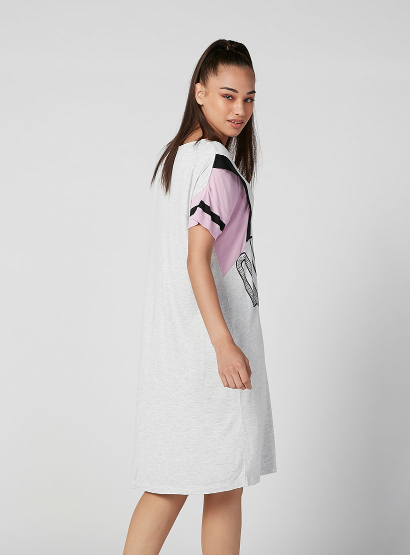 قميص نوم بياقة V وأكمام قصيرة وطبعات-women-clothing-nightwear-nighties-image-3