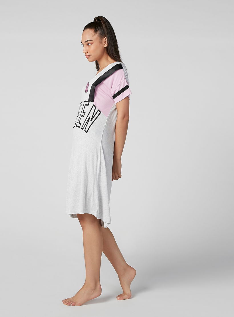 قميص نوم بياقة V وأكمام قصيرة وطبعات-women-clothing-nightwear-nighties-image-4