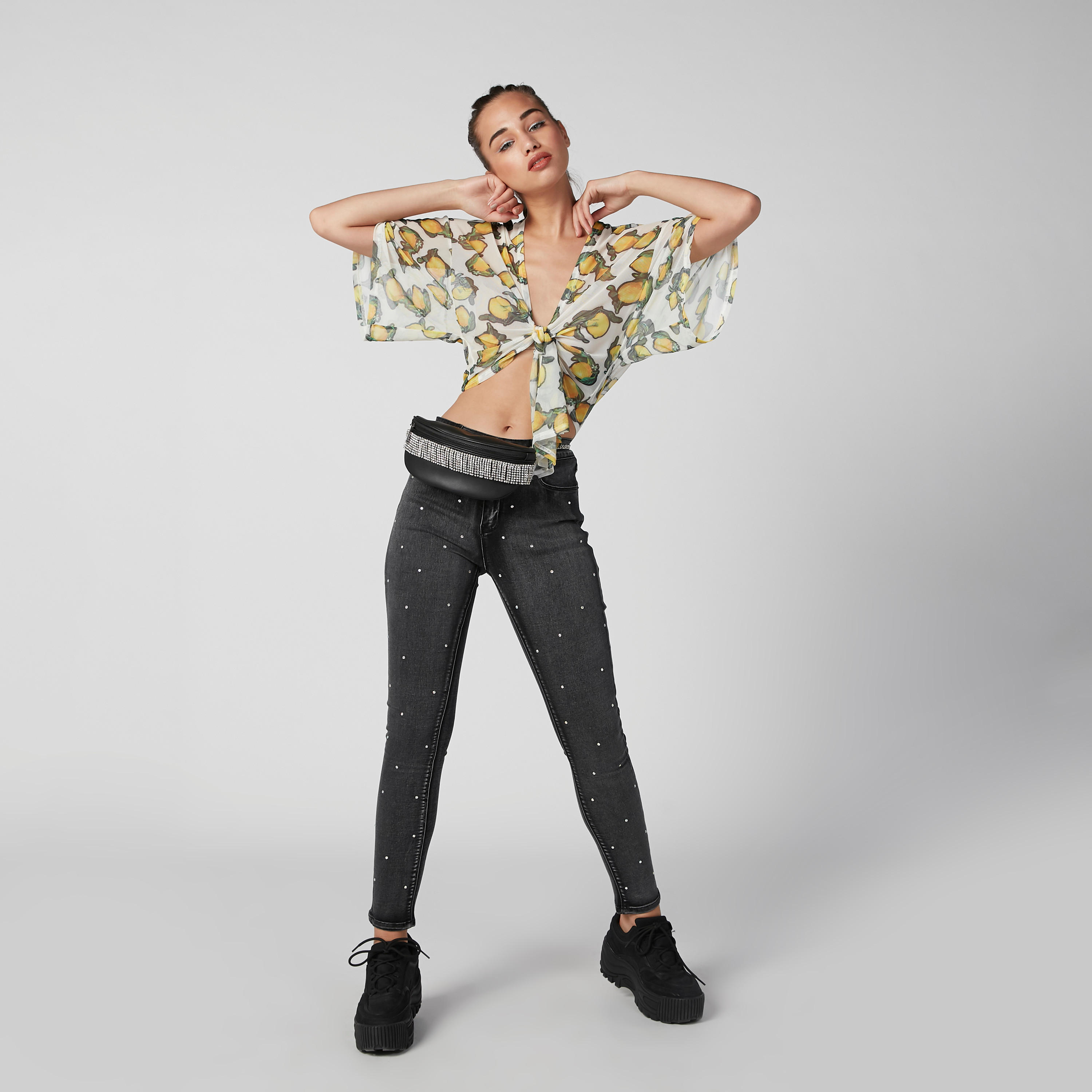 بلوزة بأكمام واسعة وأربطة وطبعات-women-clothing-shirtsandblouses-blouses-image-2