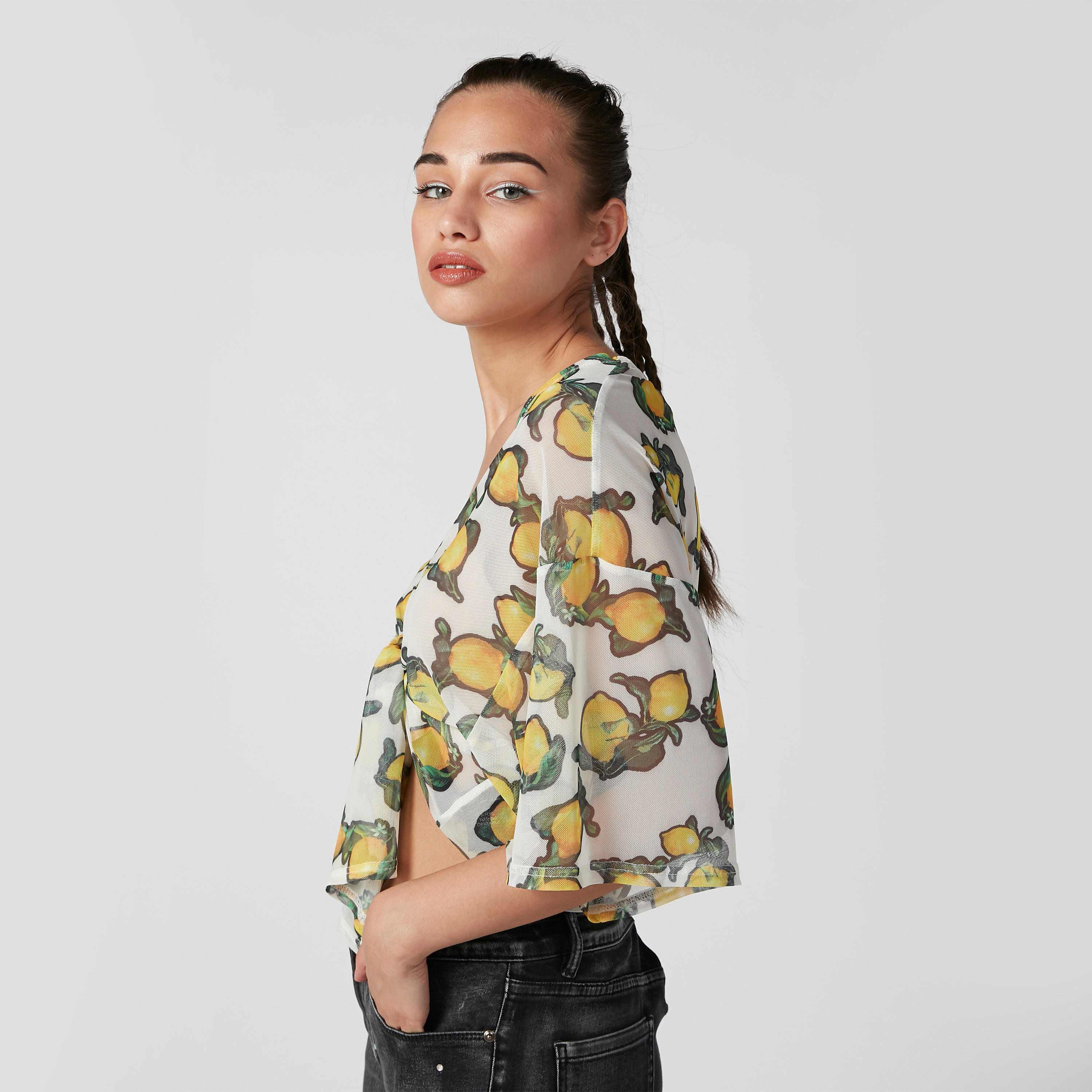 بلوزة بأكمام واسعة وأربطة وطبعات-women-clothing-shirtsandblouses-blouses-image-3