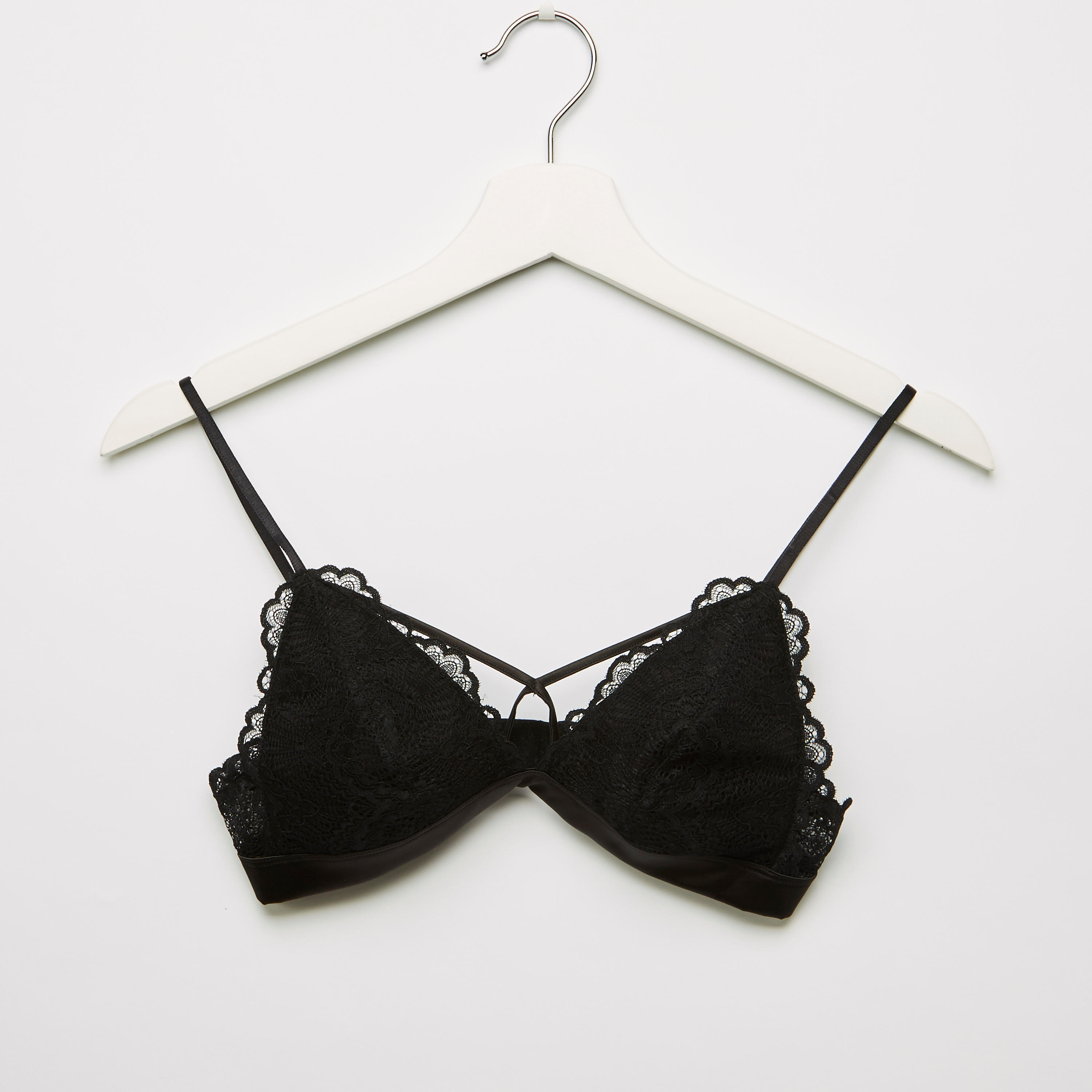 طقم سراويل داخلية وصدريّة بتفاصيل دانتيل-women-clothing-lingerie-lingeriesets-image-2