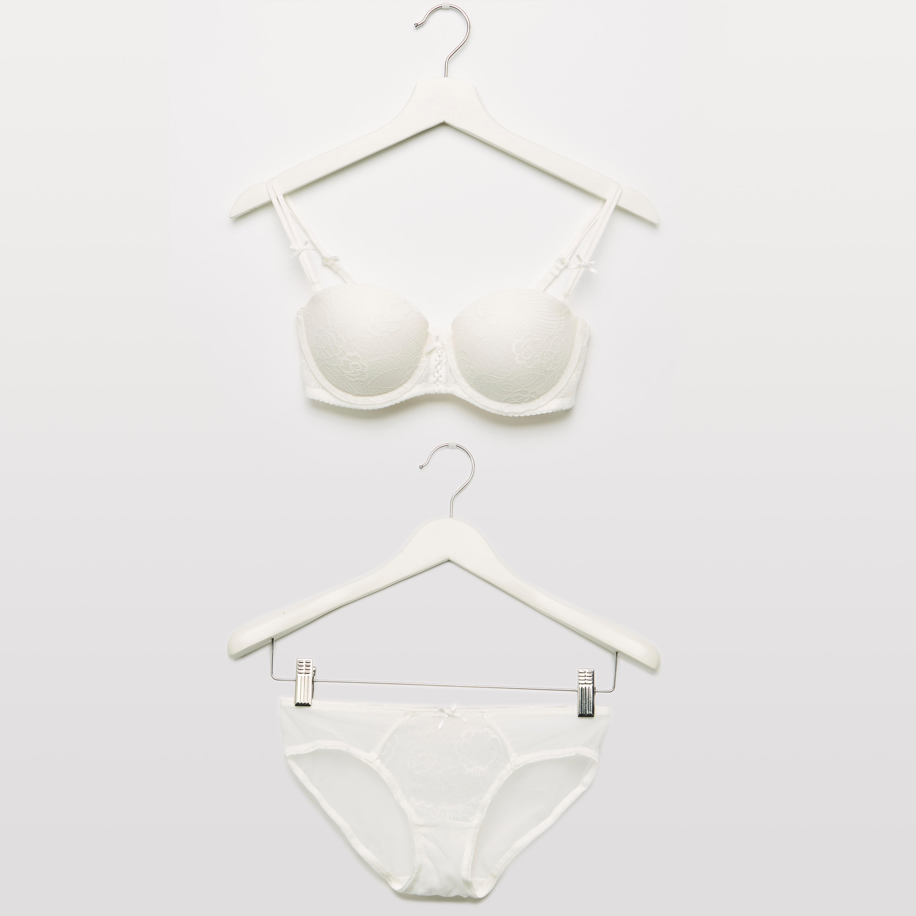 طقم سراويل داخلية وصدريّة مبطّنة بتفاصيل دانتيل-women-clothing-lingerie-lingeriesets-image-1