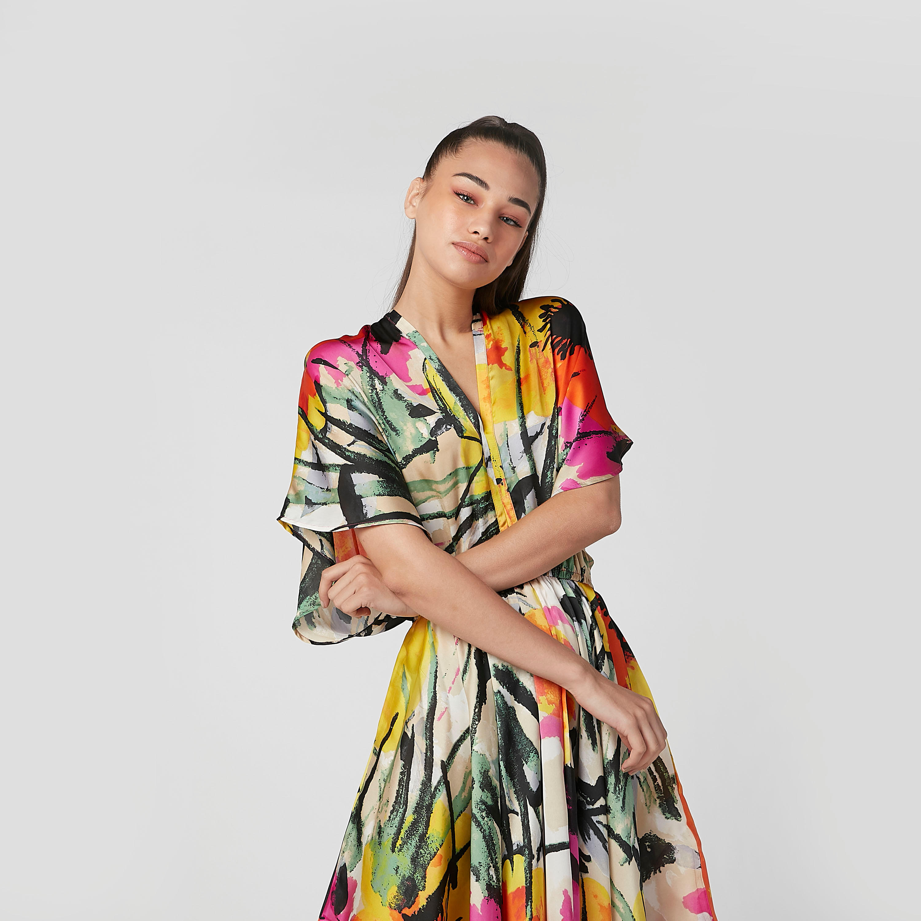 فستان ماكسي بياقة V وأكمام واسعة وطبعات-women-clothing-dresses-image-4