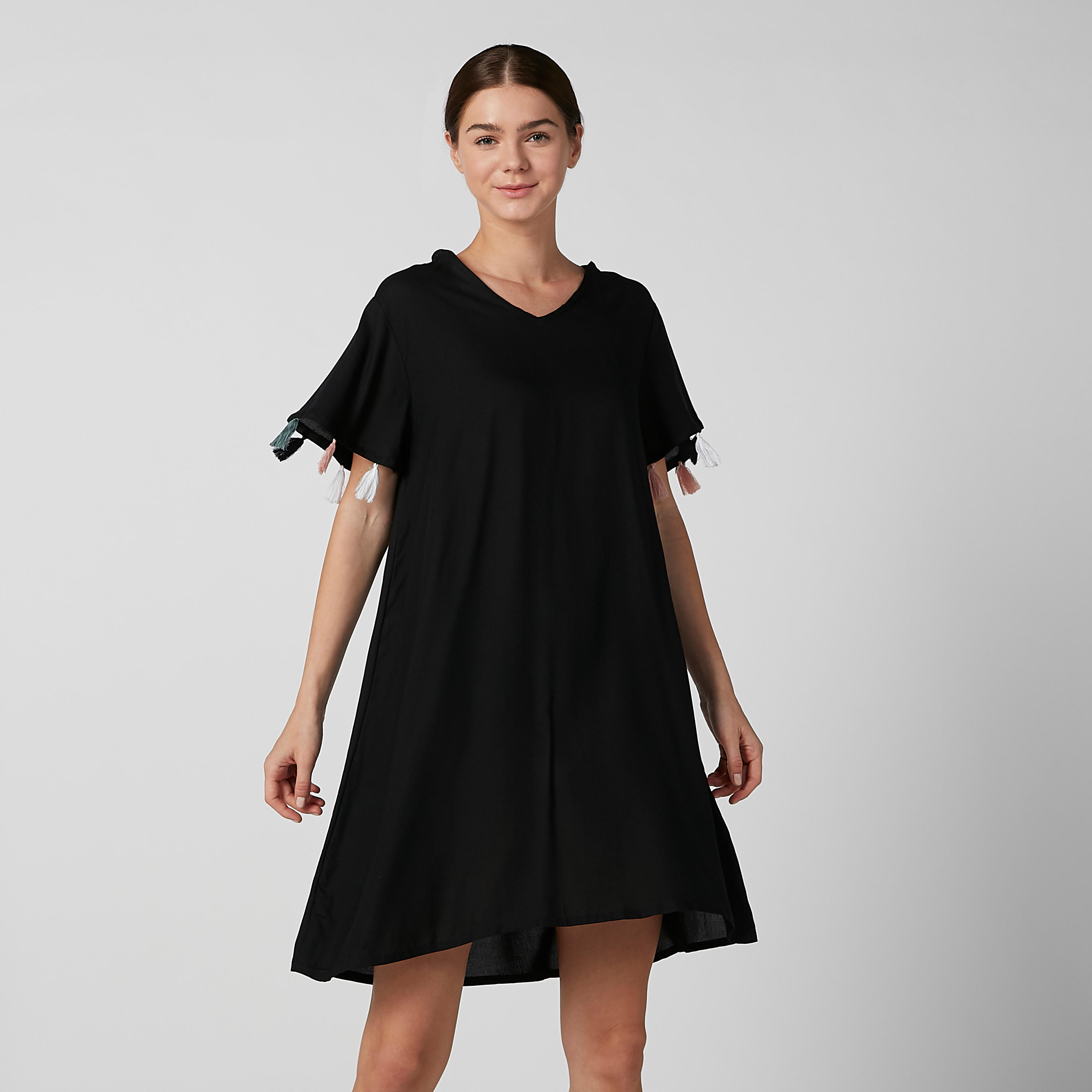 قميص نوم بياقة V وأكمام واسعة وشرّابات - طقم من قطعتين-women-clothing-nightwear-nighties-image-2