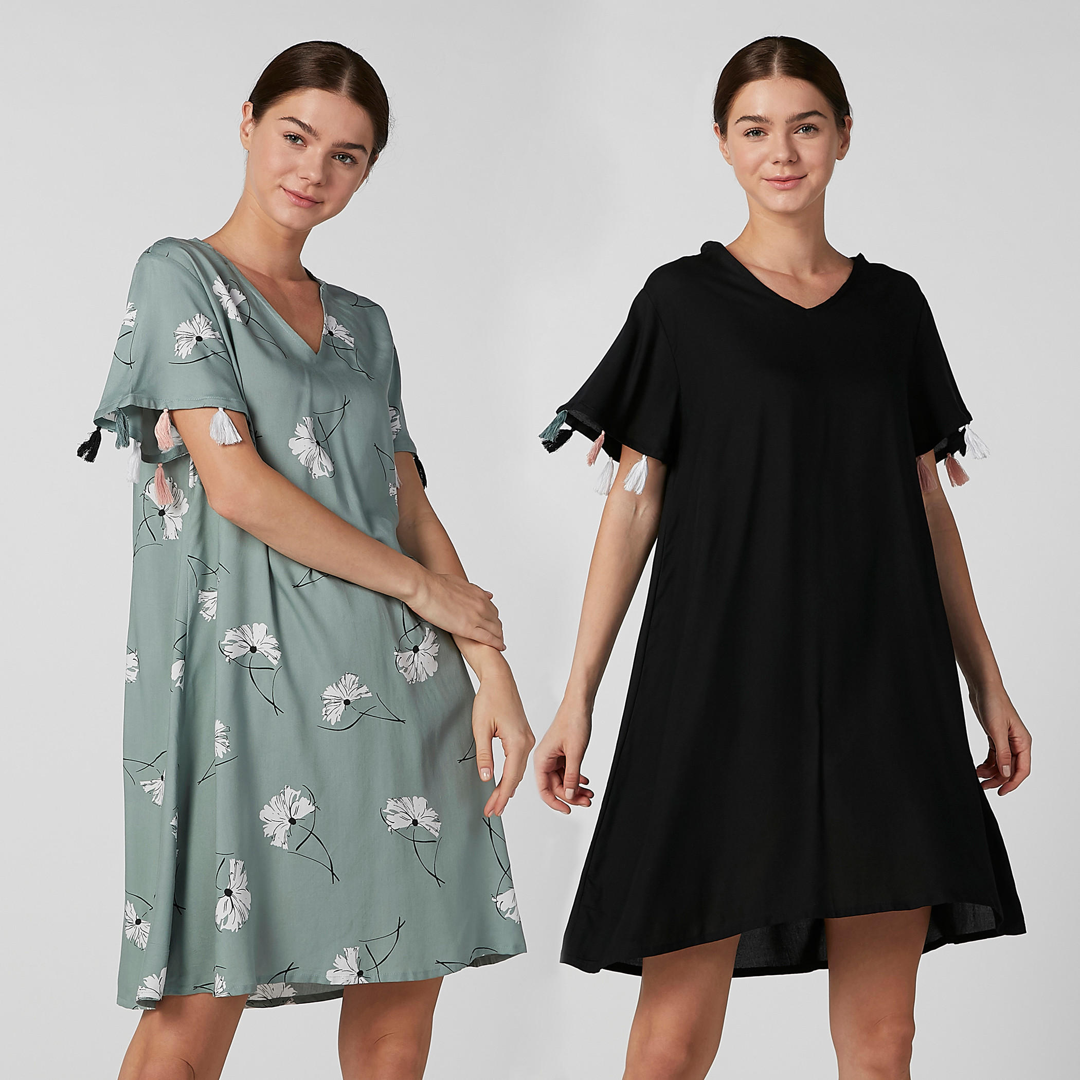 قميص نوم بياقة V وأكمام واسعة وشرّابات - طقم من قطعتين-women-clothing-nightwear-nighties-image-1