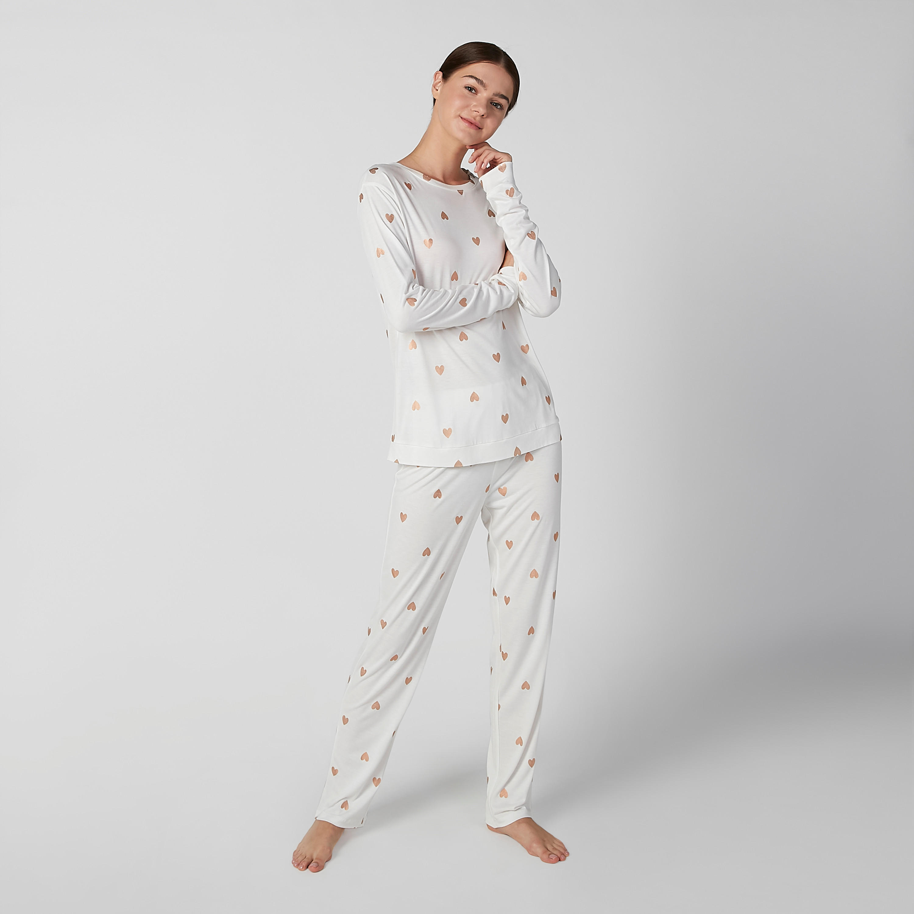 طقم بنطلون بيجاما وتيشيرت بياقة مستديرة وطبعات-women-clothing-nightwear-pyjamas-longsets-image-4