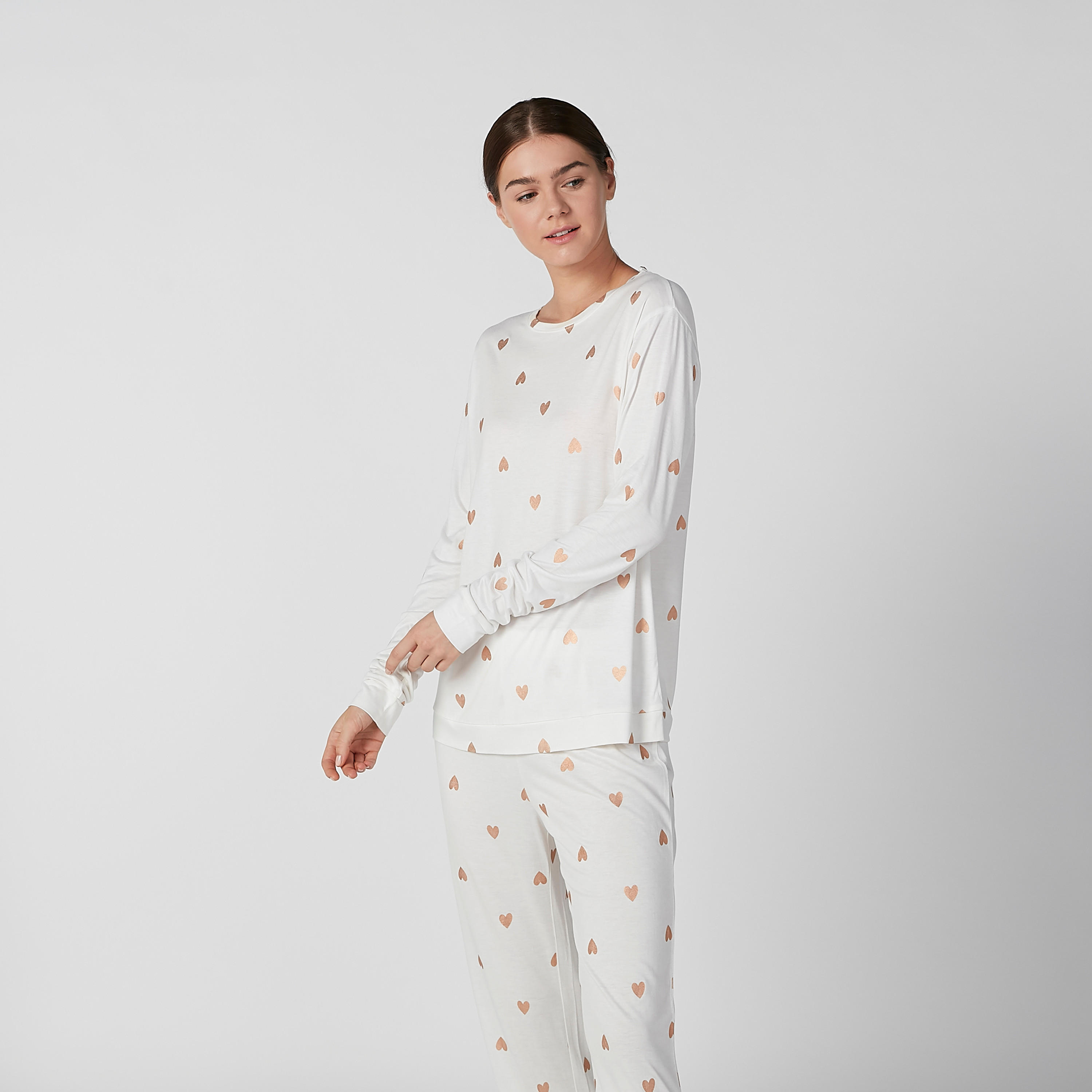 طقم بنطلون بيجاما وتيشيرت بياقة مستديرة وطبعات-women-clothing-nightwear-pyjamas-longsets-image-3