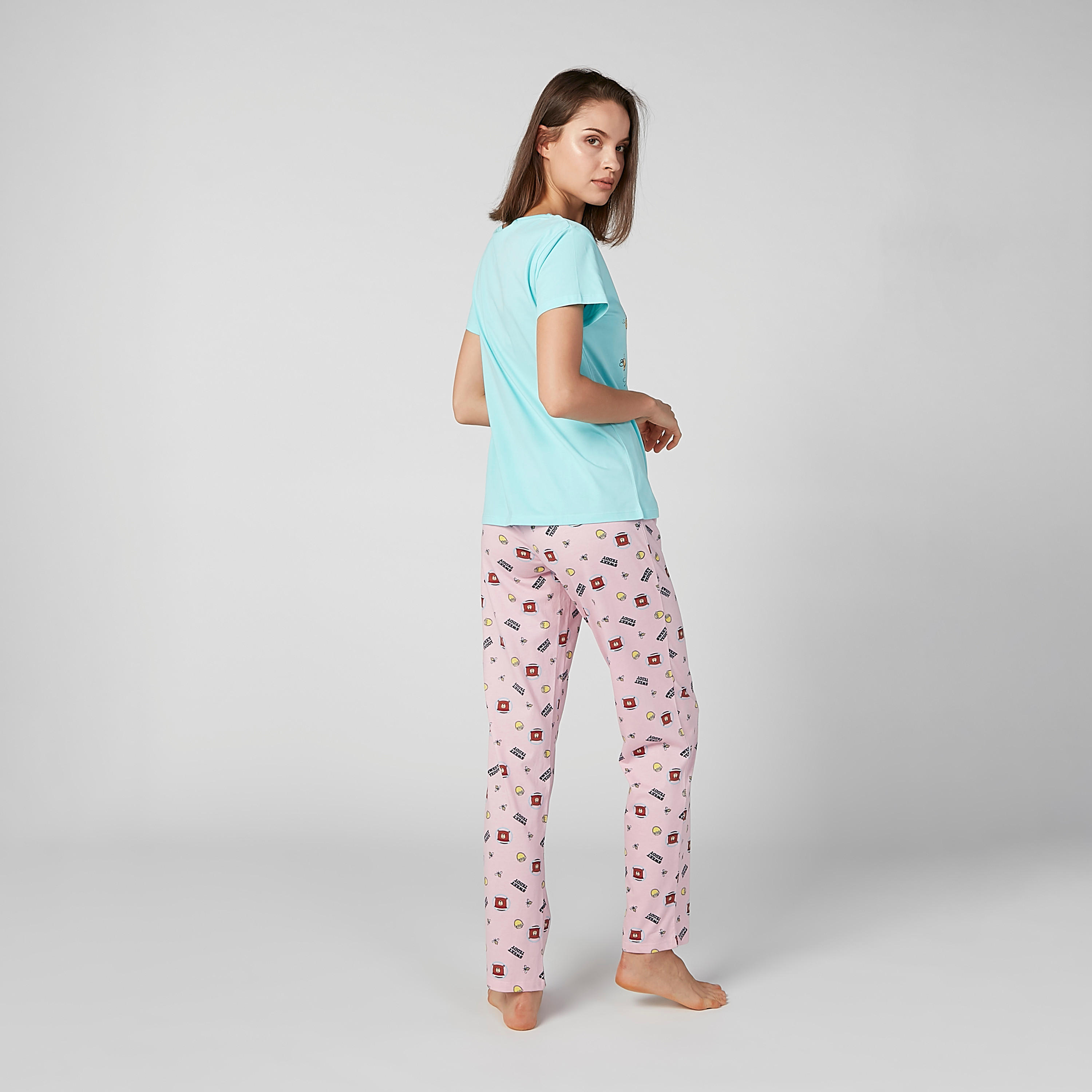 طقم مستدام من بنطلون بيجاما وتيشيرت بطبعات -women-clothing-nightwear-pyjamas-longsets-image-3