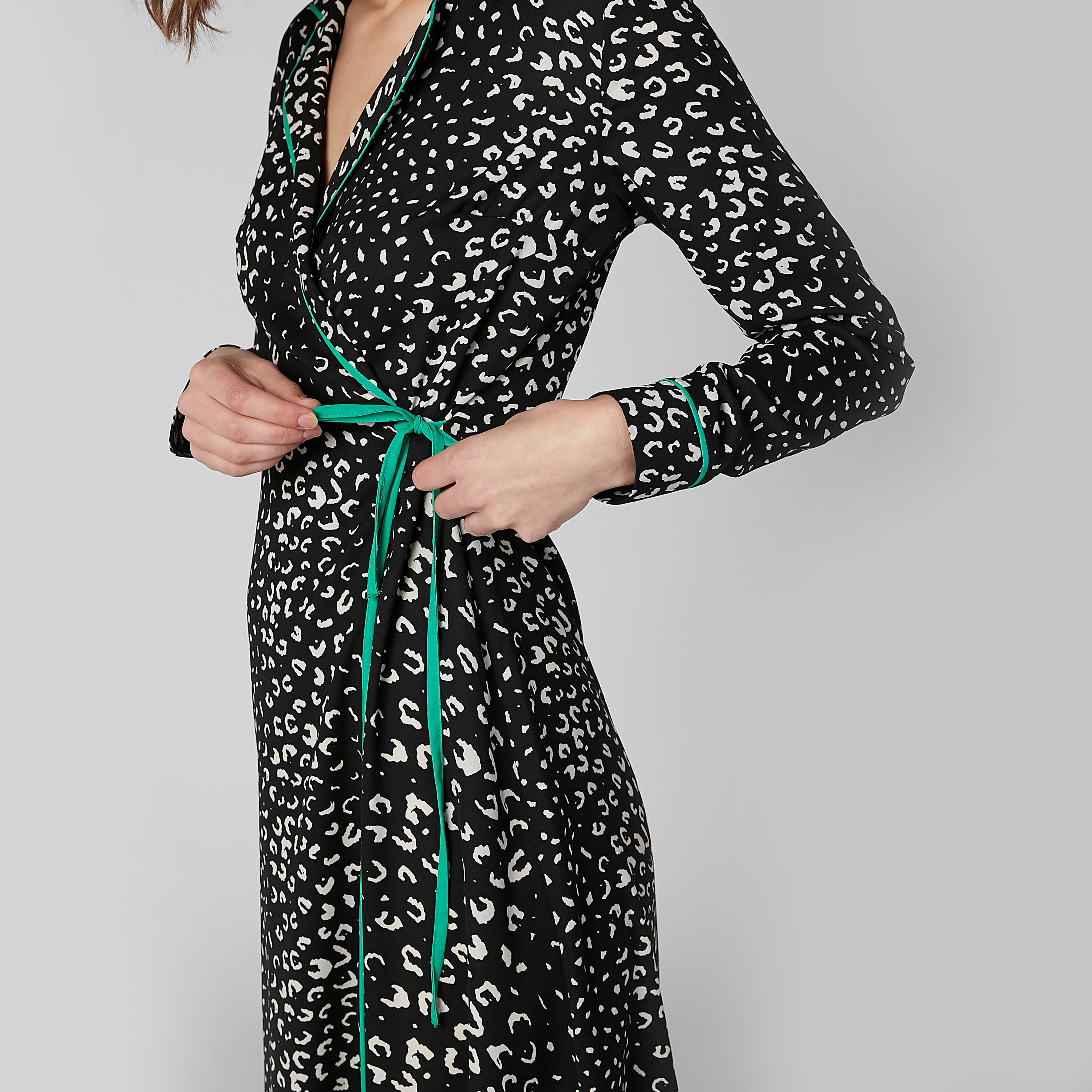 فستان سهرة ملفوف متوسط الطول بأكمام طويلة وأربطة وطبعات-women-clothing-nightwear-nighties-image-3