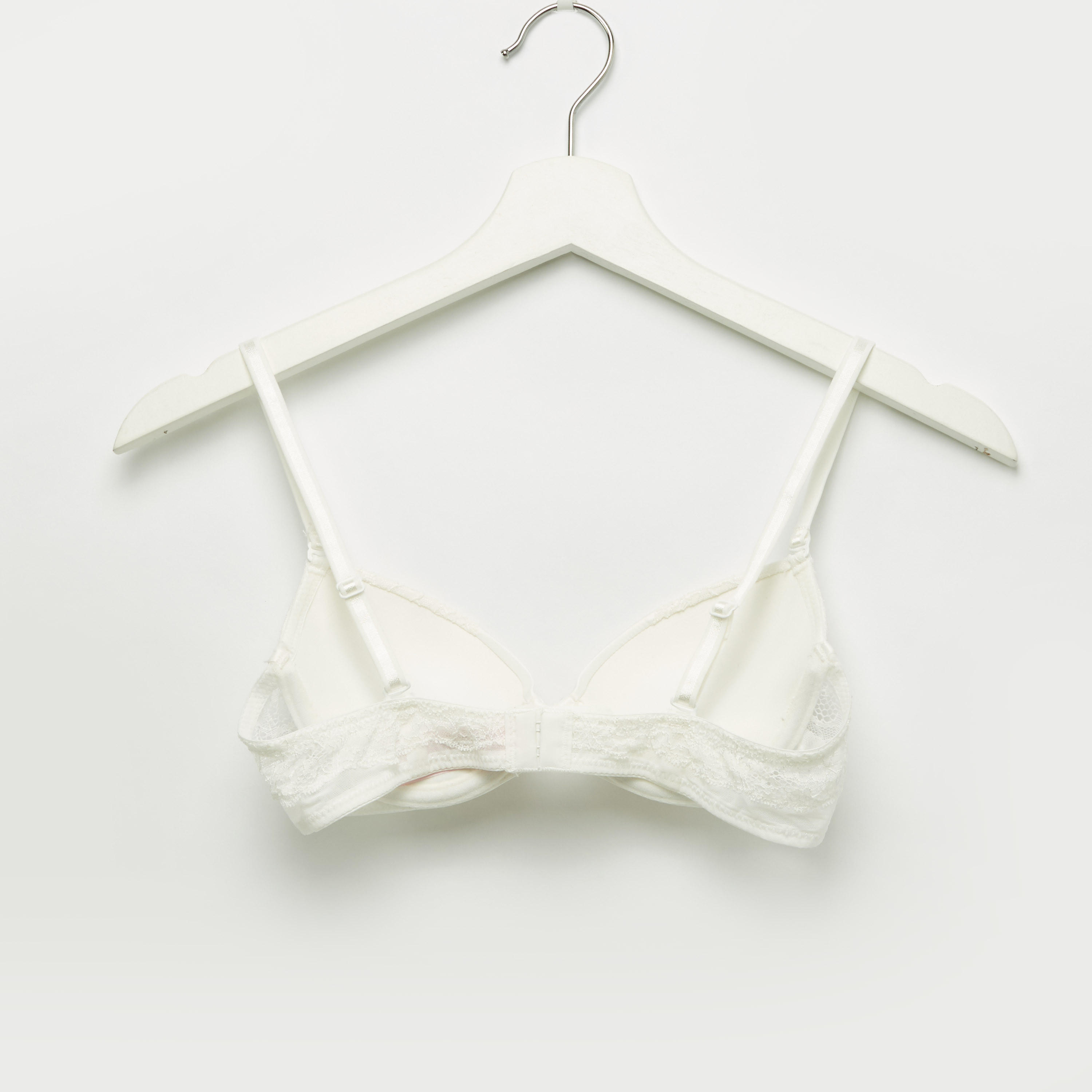 طقم سراويل بيكيني وصدرية بتفاصيل دانتيل-women-clothing-lingerie-lingeriesets-image-3
