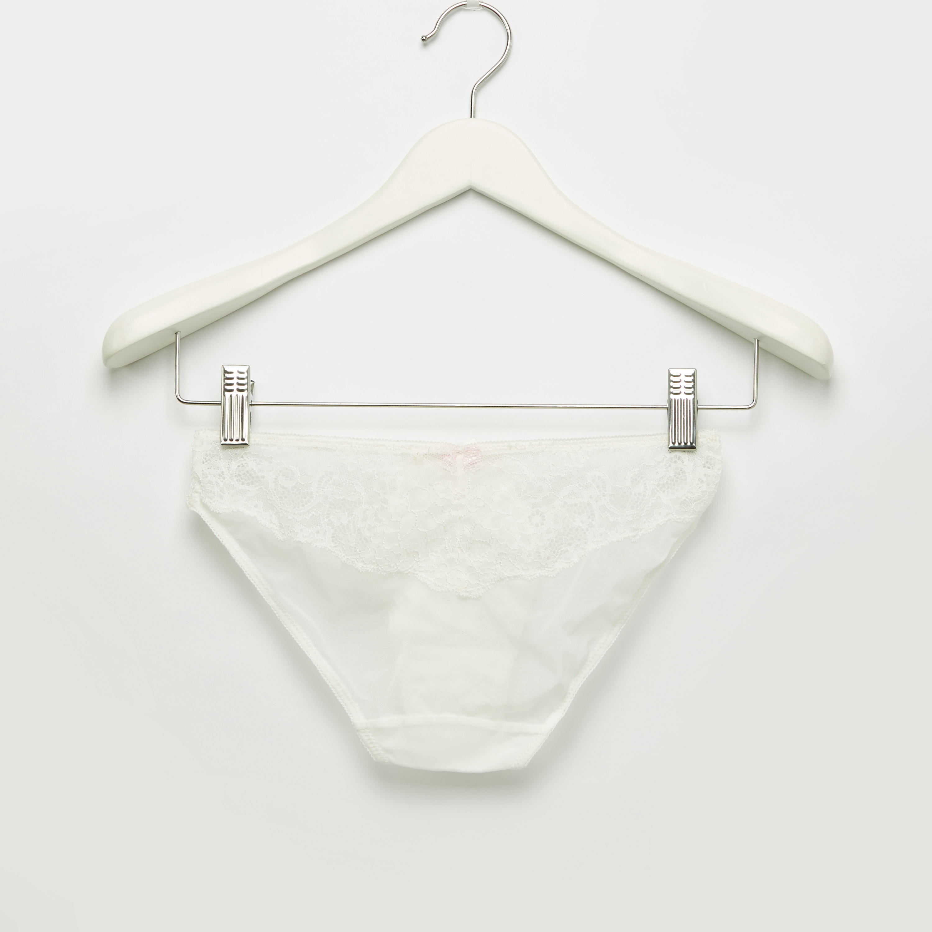 طقم سراويل بيكيني وصدرية بتفاصيل دانتيل-women-clothing-lingerie-lingeriesets-image-5