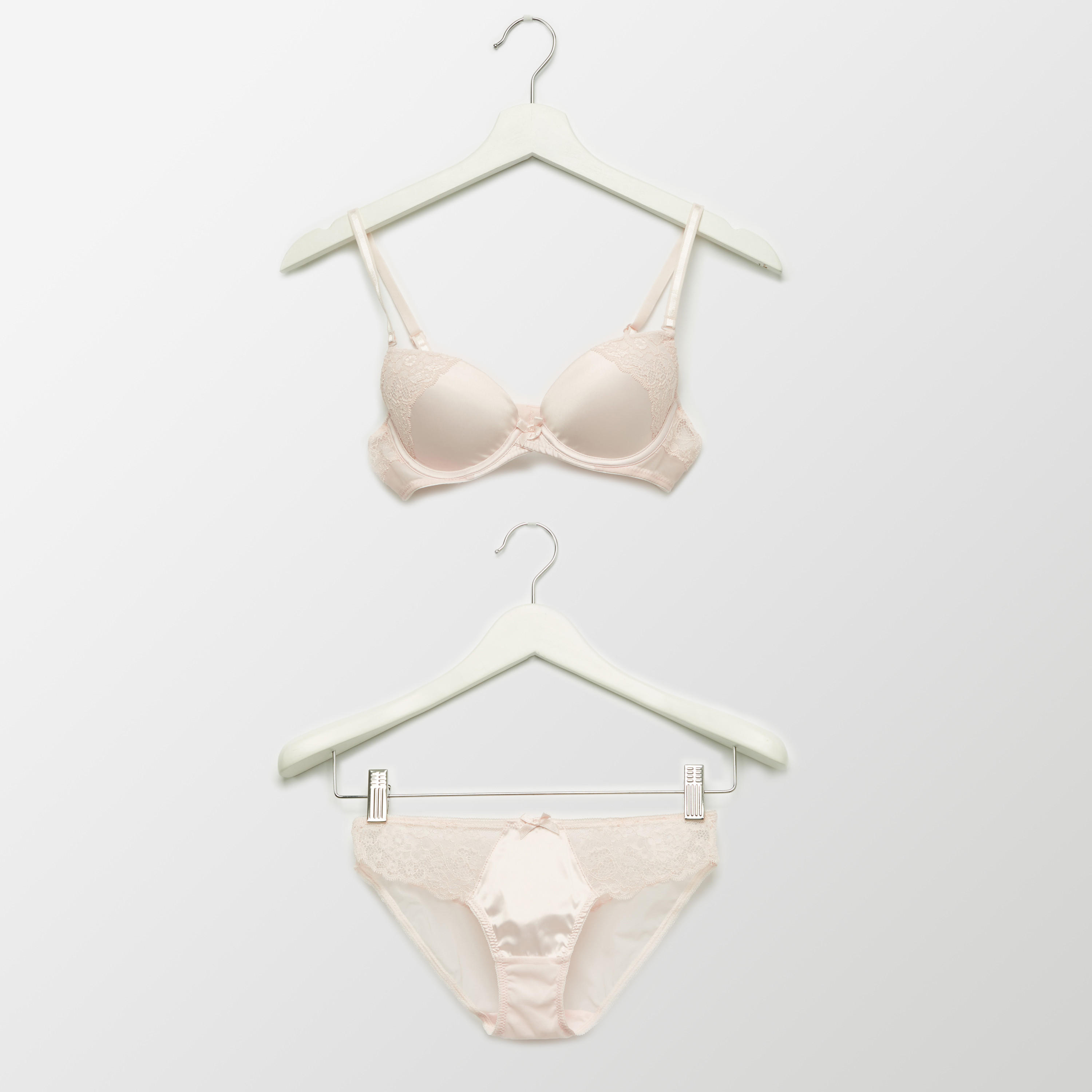 طقم سراويل بيكيني وصدرية بتفاصيل دانتيل-women-clothing-lingerie-bras-image-1