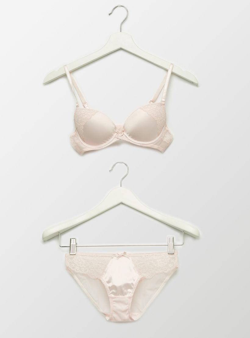 طقم سراويل بيكيني وصدرية بتفاصيل دانتيل-women-clothing-lingerie-bras-image-5