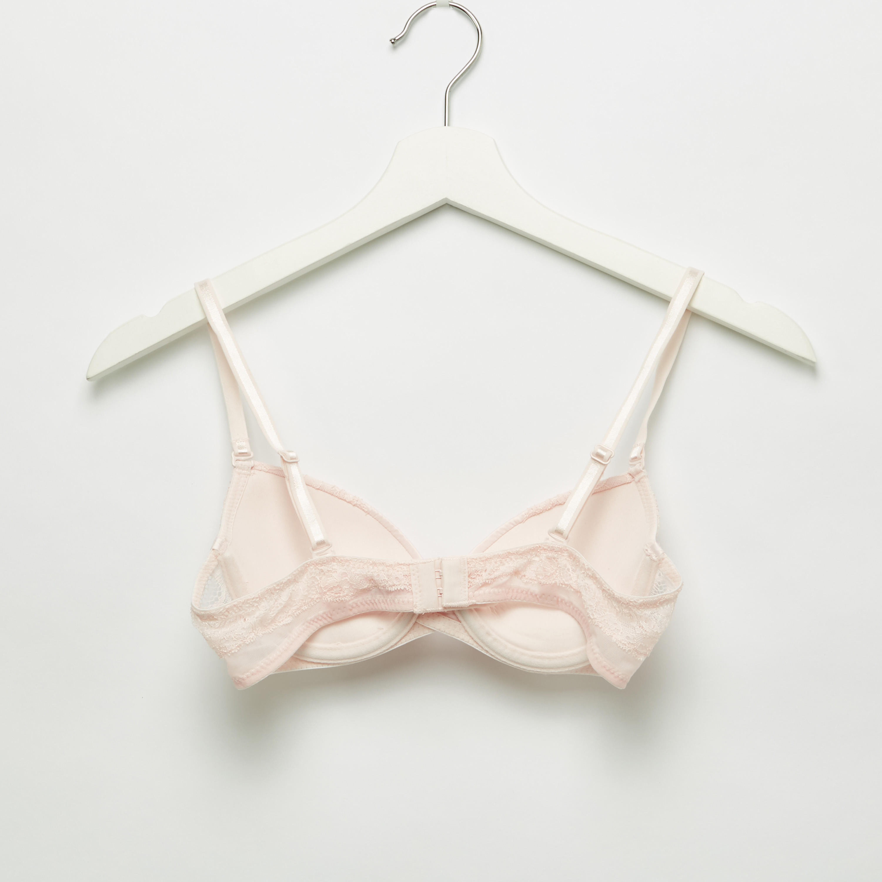 طقم سراويل بيكيني وصدرية بتفاصيل دانتيل-women-clothing-lingerie-bras-image-3