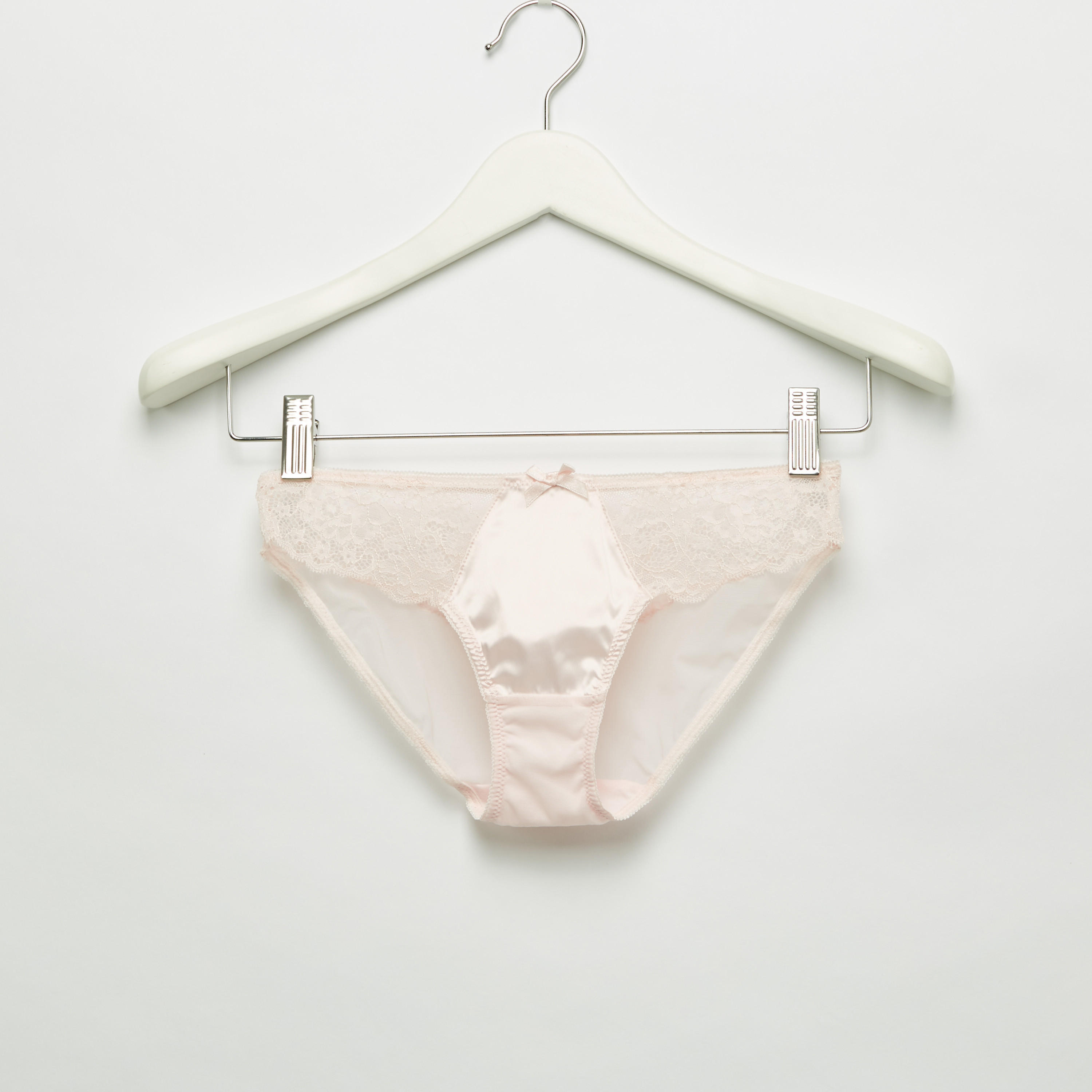 طقم سراويل بيكيني وصدرية بتفاصيل دانتيل-women-clothing-lingerie-bras-image-2