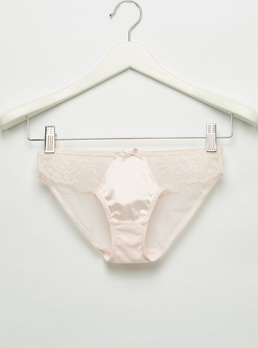 طقم سراويل بيكيني وصدرية بتفاصيل دانتيل-women-clothing-lingerie-bras-image-2