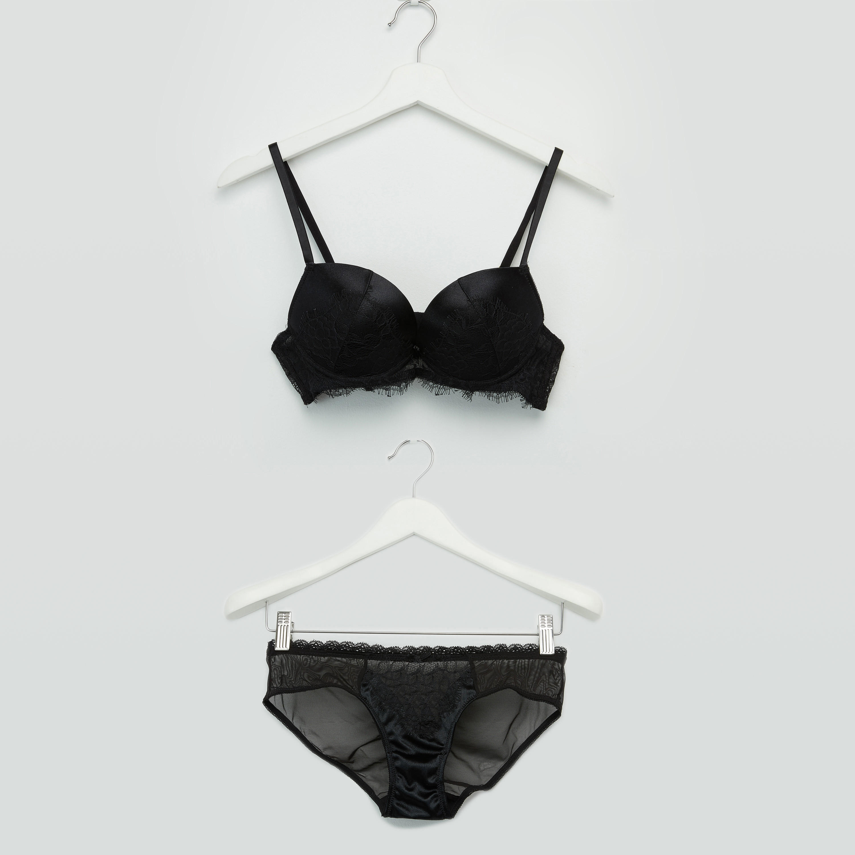 طقم سراويل بيكيني وصدريّة ديمي مبطّنة بتفاصيل دانتيل-women-clothing-lingerie-lingeriesets-image-1