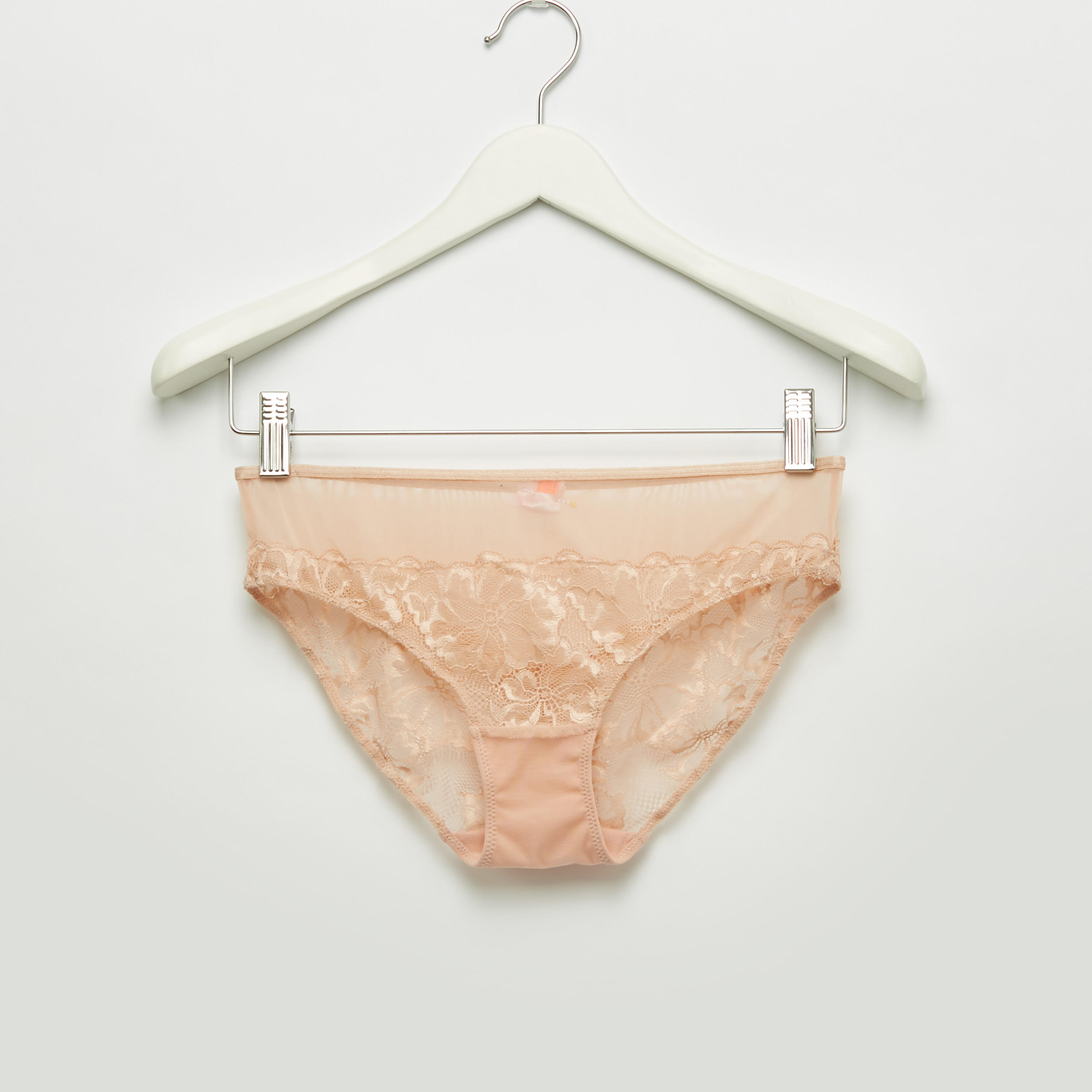 طقم سراويل بيكيني وصدريّة ديمي مبطّنة بتفاصيل دانتيل-women-clothing-lingerie-lingeriesets-image-4