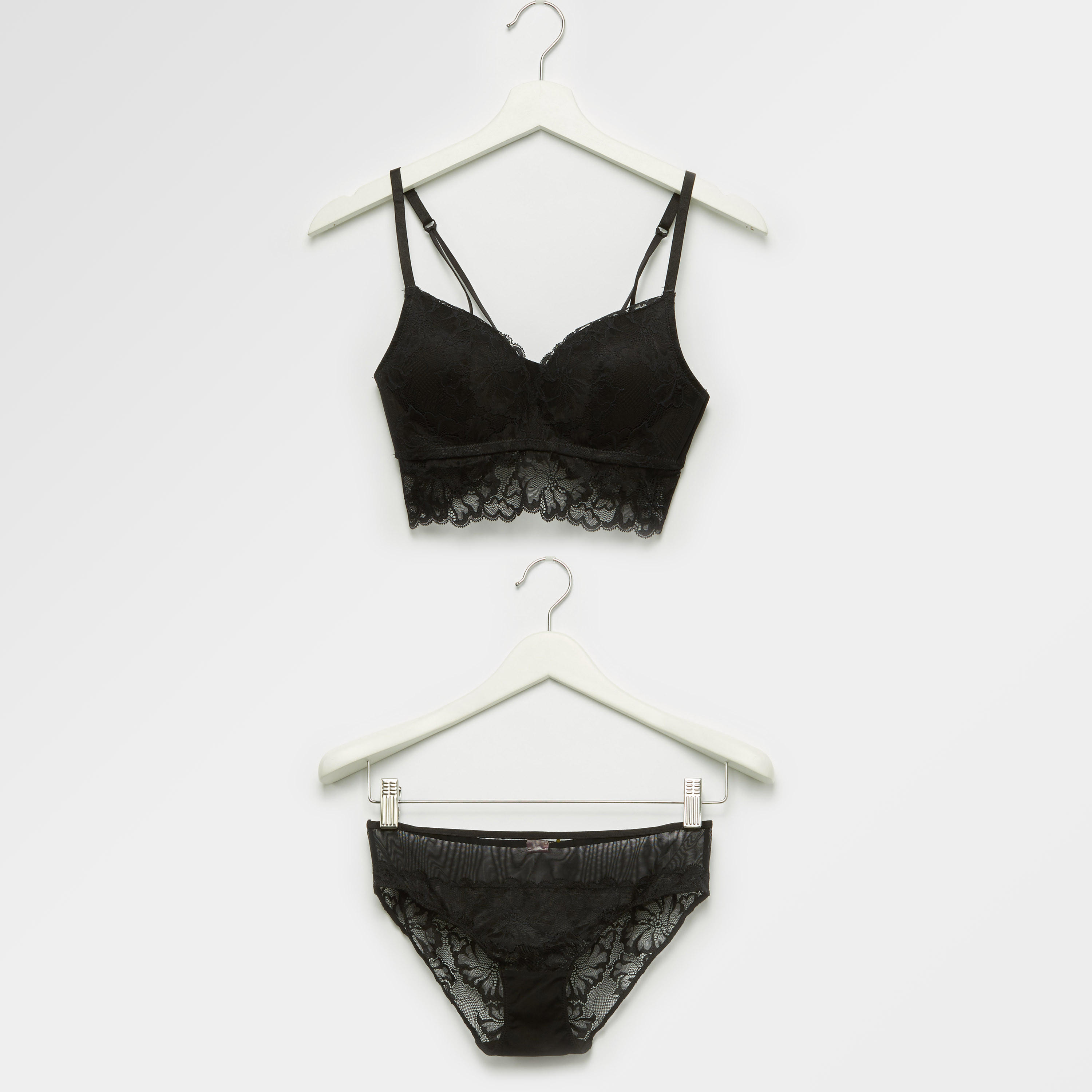 طقم سراويل بيكيني وصدريّة ديمي مبطّنة بتفاصيل دانتيل-women-clothing-lingerie-lingeriesets-image-6