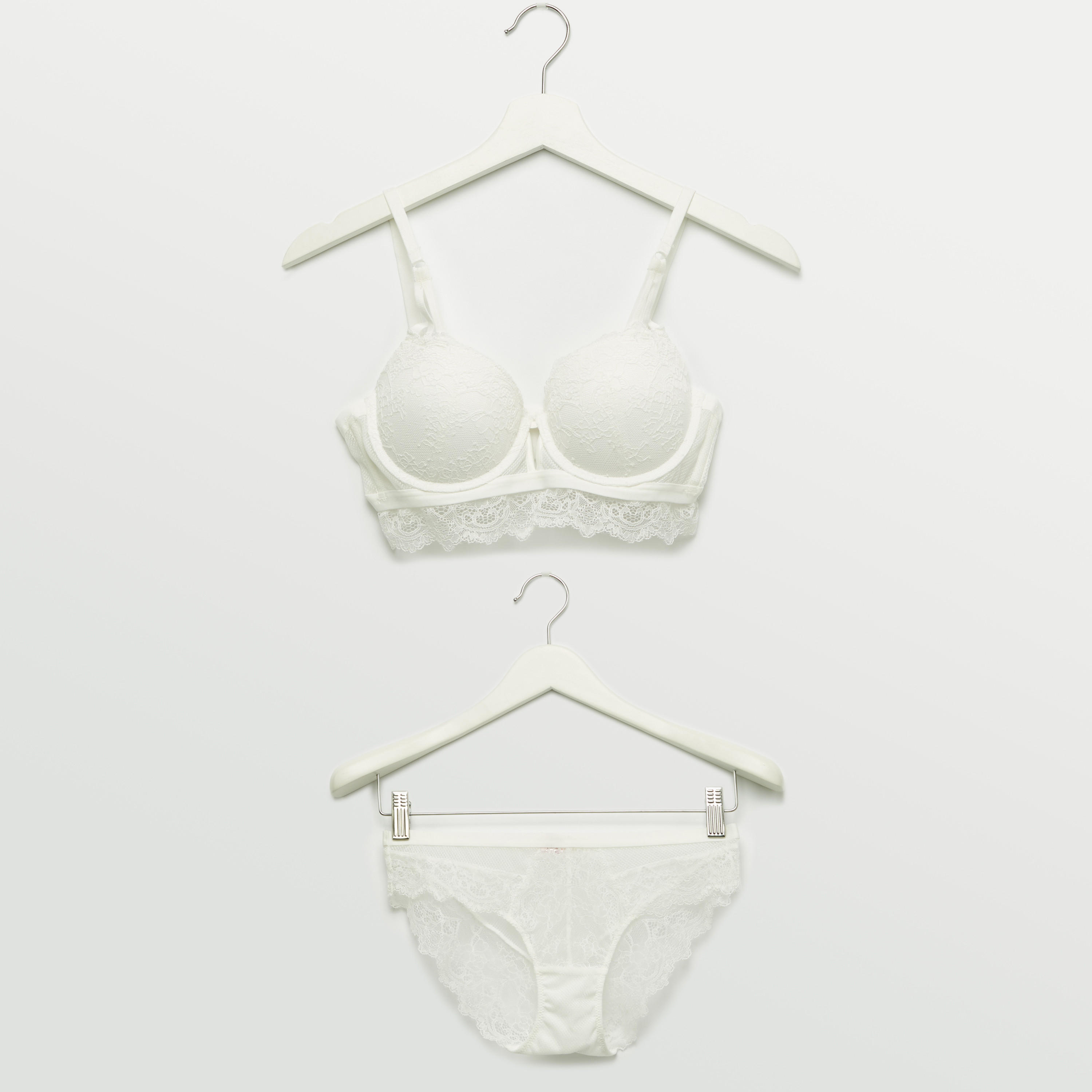 طقم سراويل داخلية وصدريّة ديمي مبطّنة بتفاصيل دانتيل-women-clothing-lingerie-lingeriesets-image-6