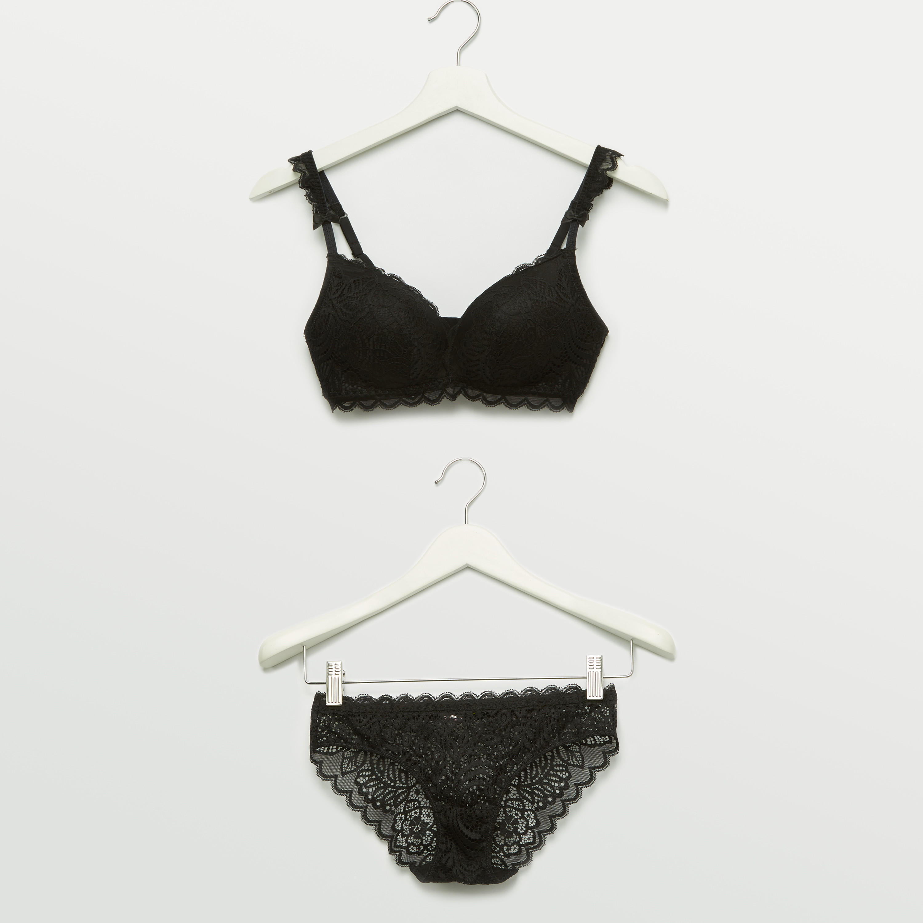 طقم سراويل داخلية وصدريّة ديمي مبطّنة بتفاصيل دانتيل-women-clothing-lingerie-lingeriesets-image-1