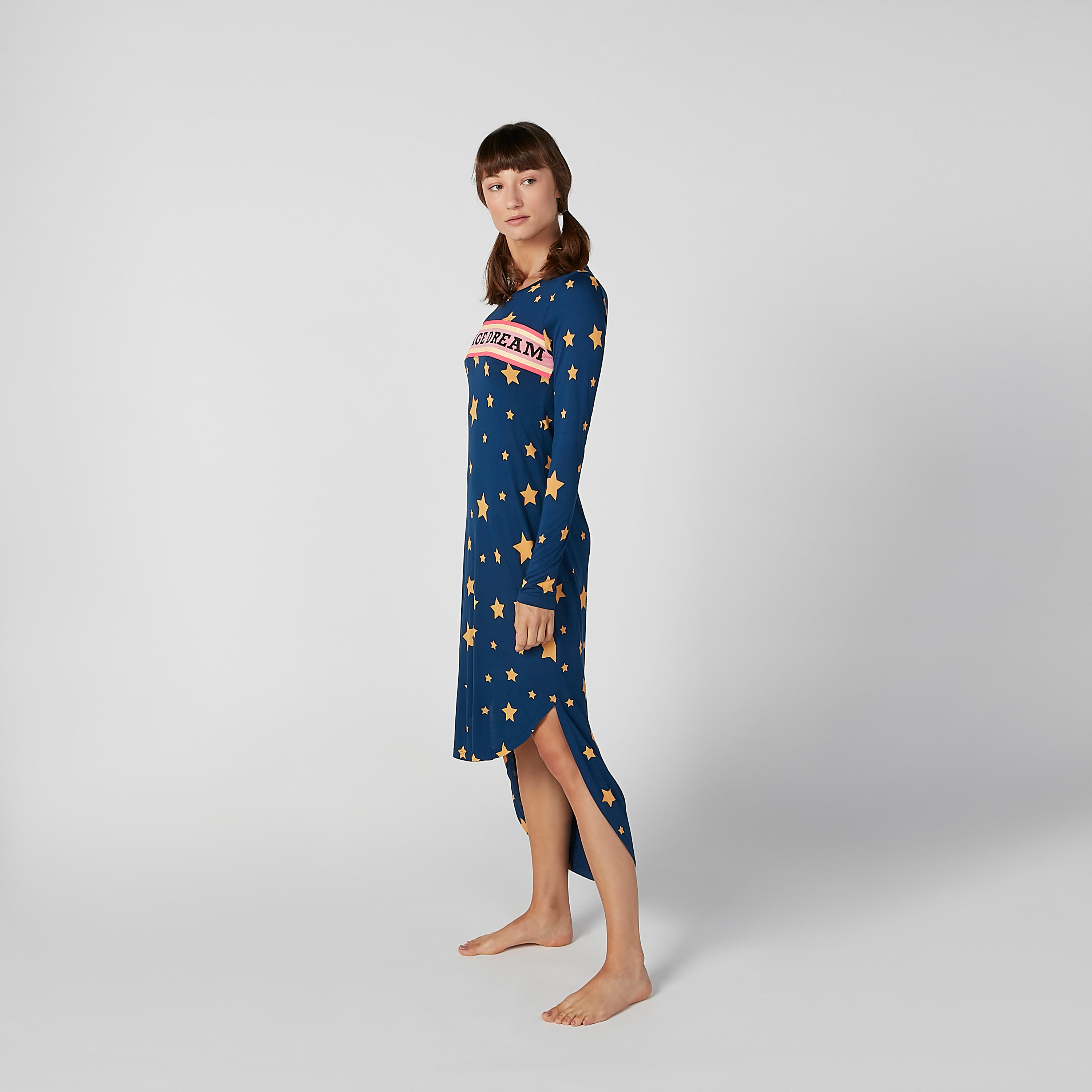 فستان بأكمام طويلة وحوّاف غير مستوية وطبعات-women-clothing-nightwear-nighties-image-4