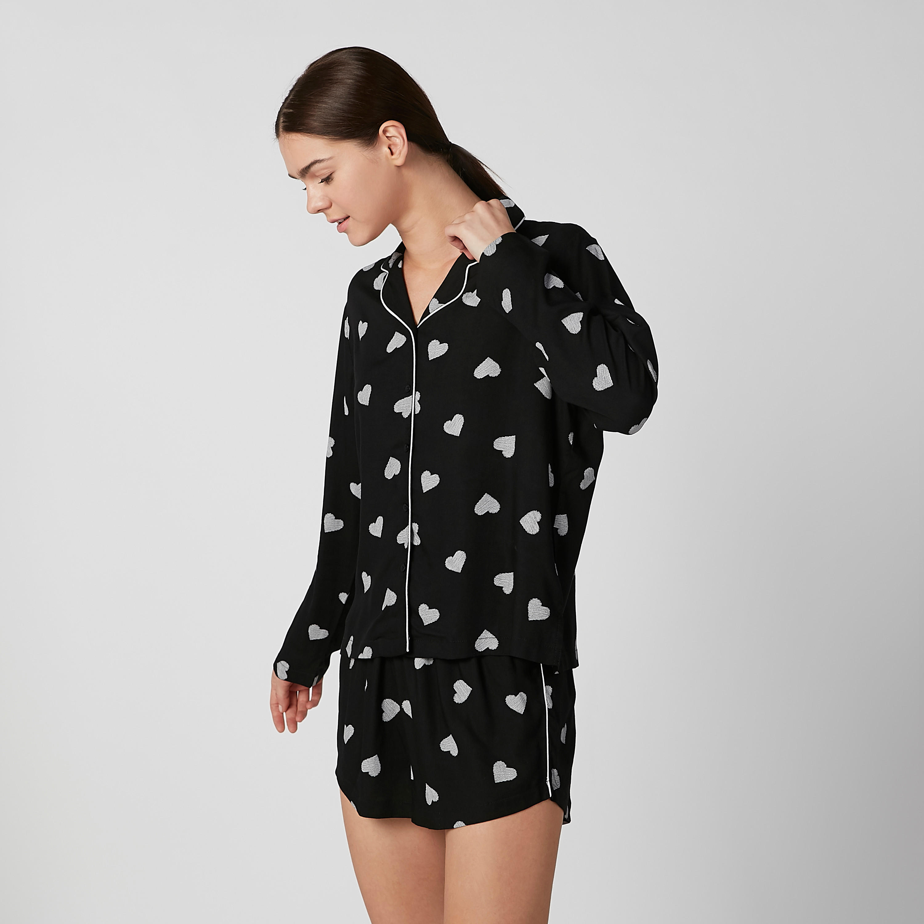 طقم شورت وقميص بأكمام طويلة وطبعات-women-clothing-nightwear-pyjamas-longsets-image-2