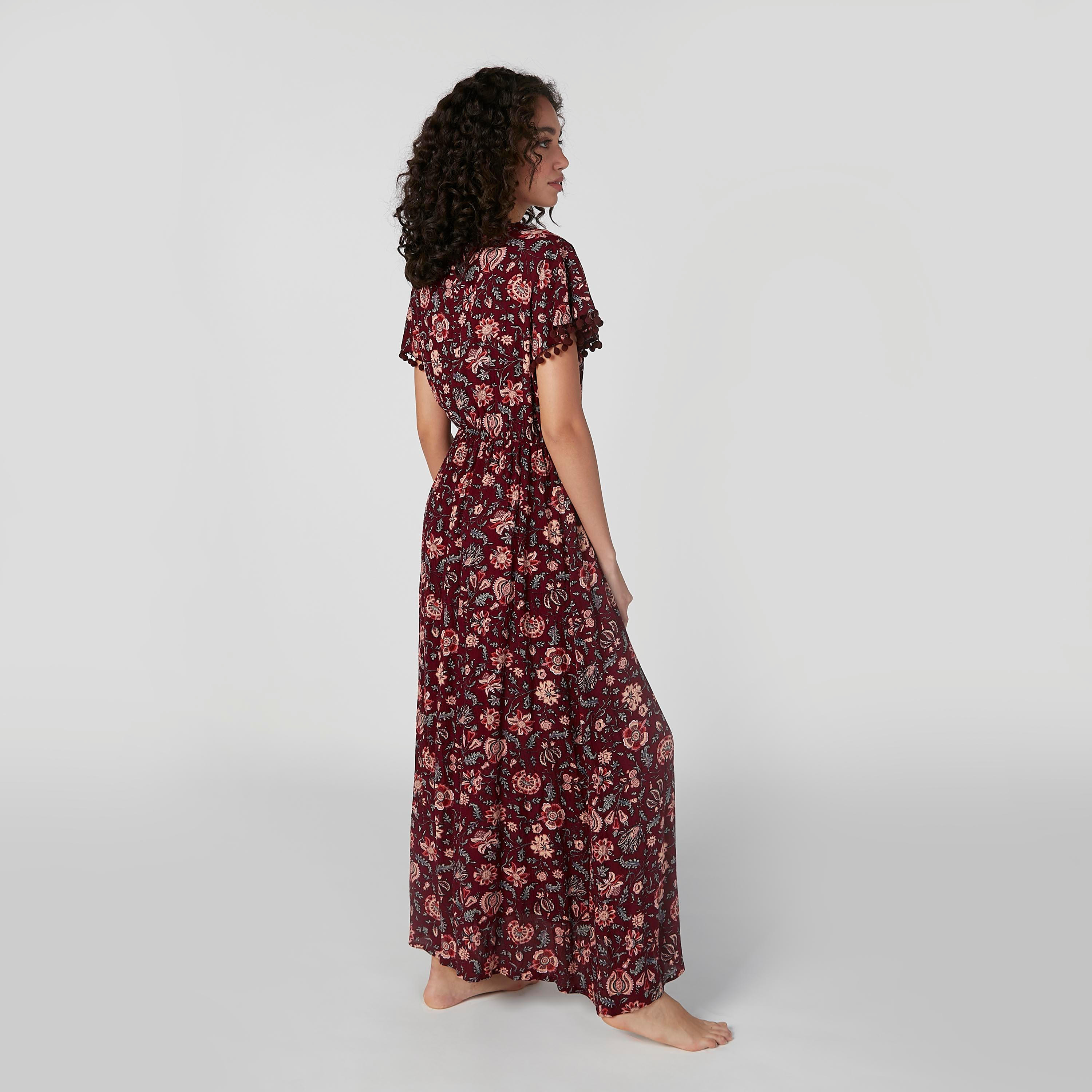 قميص نوم طويل بياقة V وأكمام قصيرة وطبعات-women-clothing-nightwear-nighties-image-2